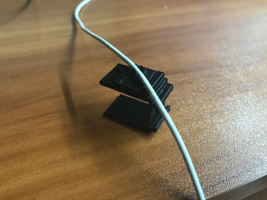 Miniatura 4 do modelo 3D Earbud Holder Table Clip