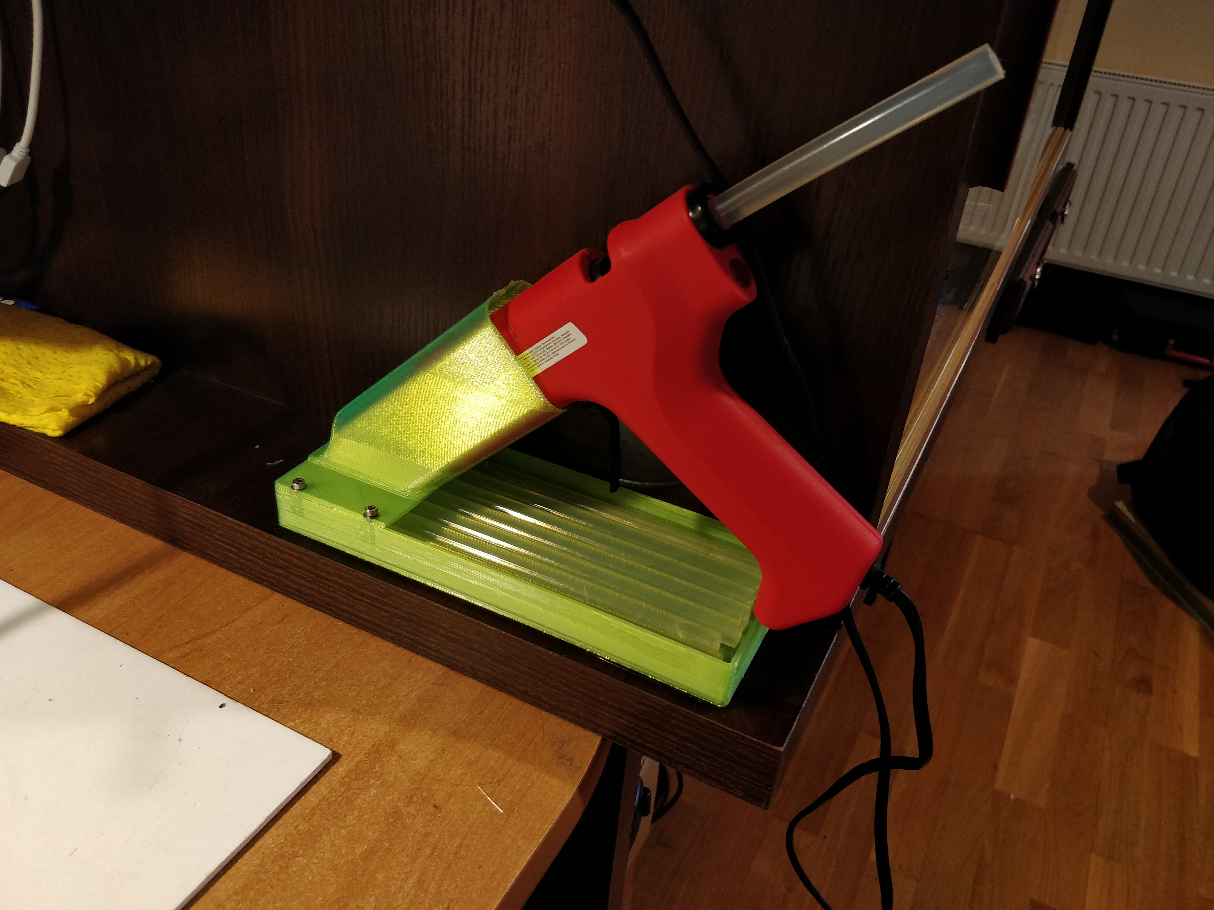 Kaufland glue gun stand with glue stick compartment