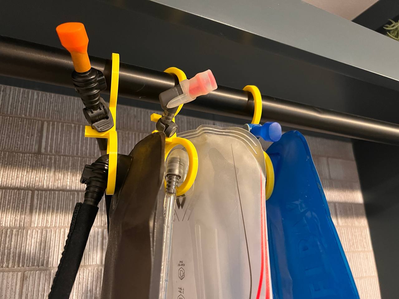 Hydration Bladder Hanger by St. John Johnson Download free STL model