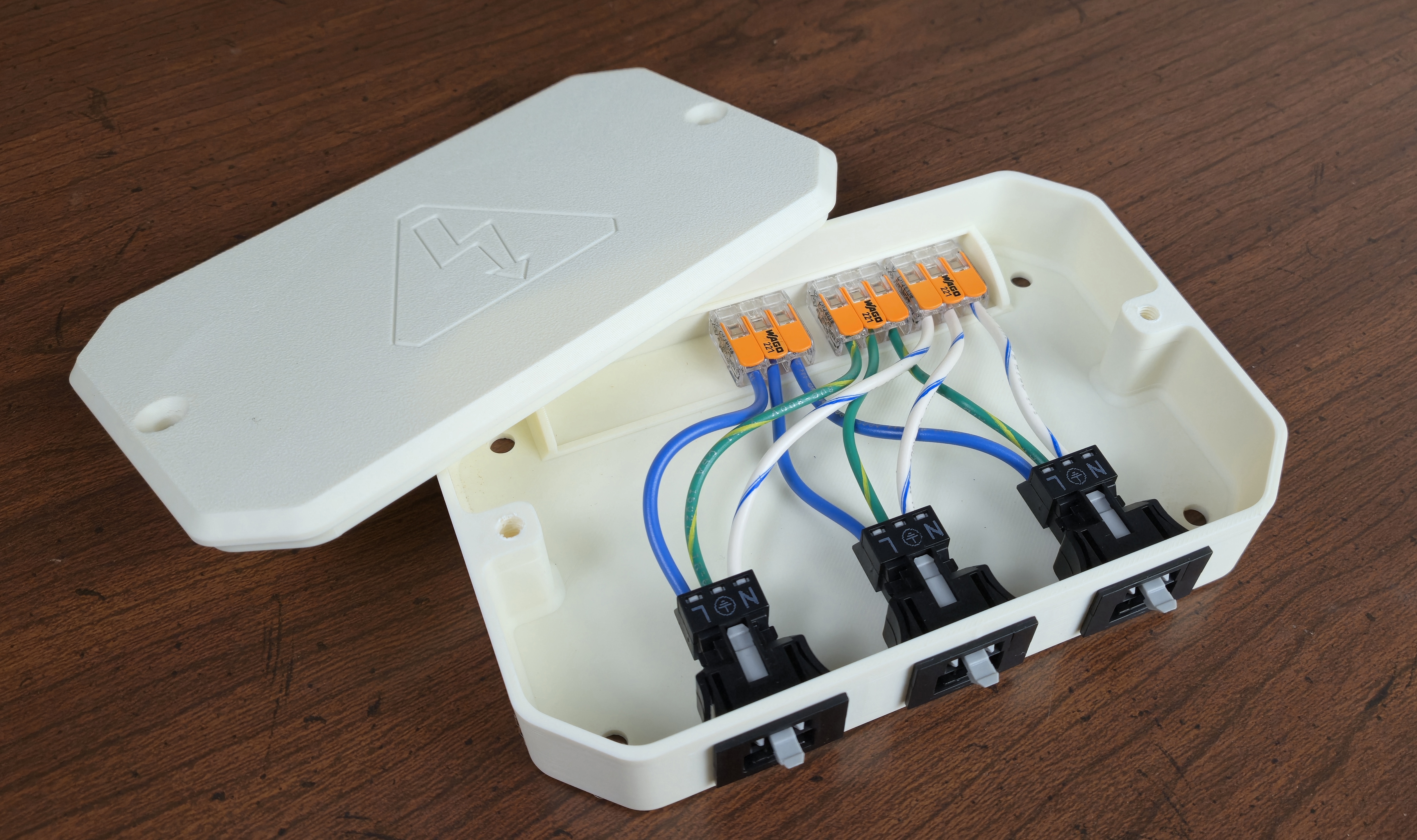 Parameterized Wago WINSTA MINI pluggable power distribution box