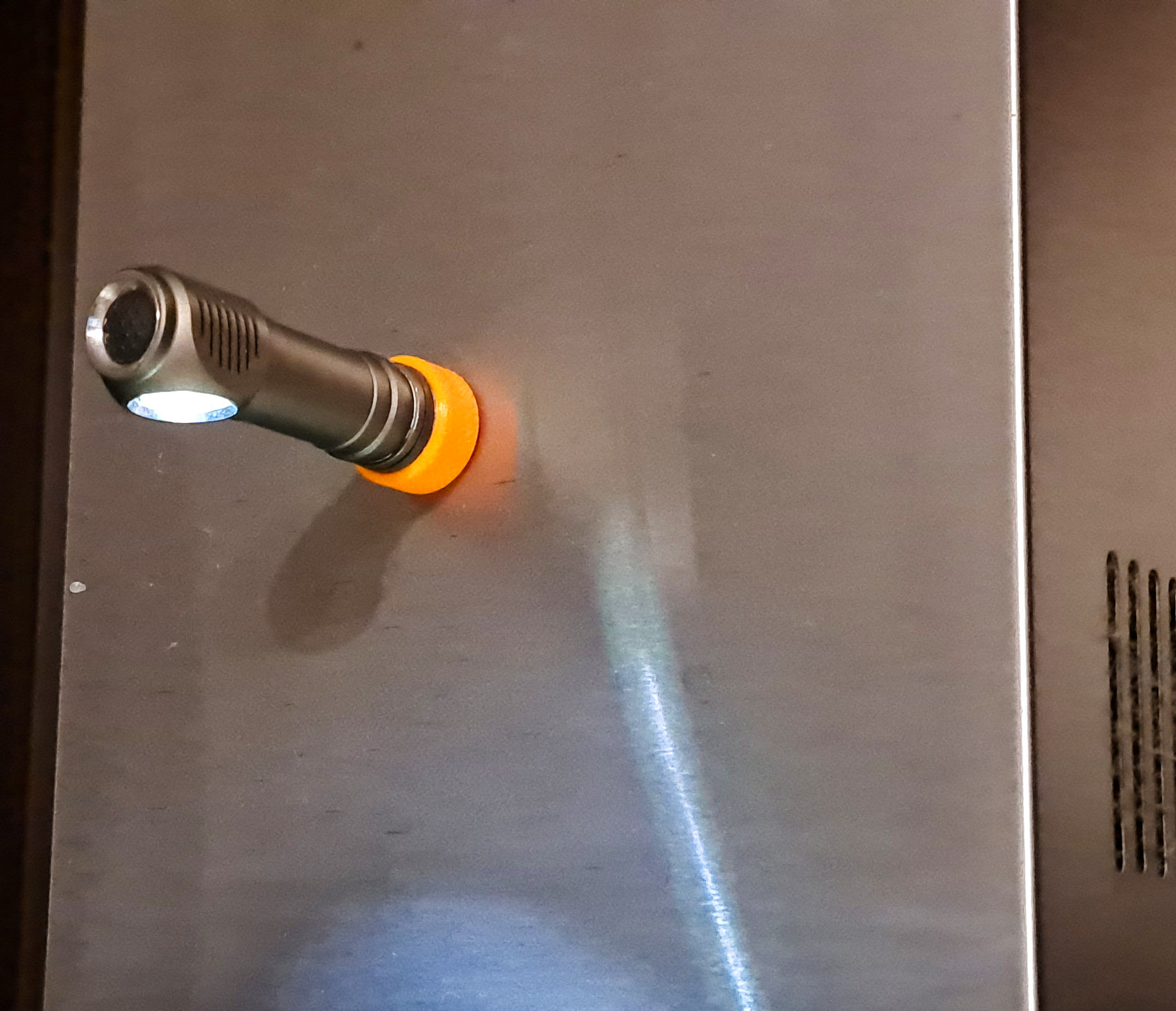 and headlamp flashlight holder by Vad Che Download free STL