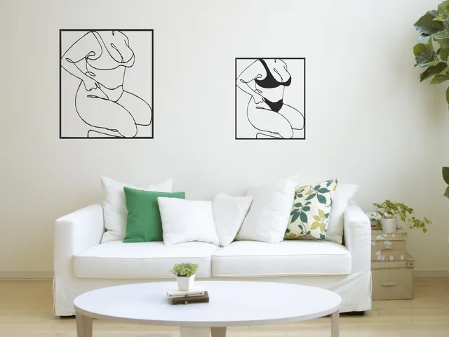 Woman kneeing - Wall Art Decor