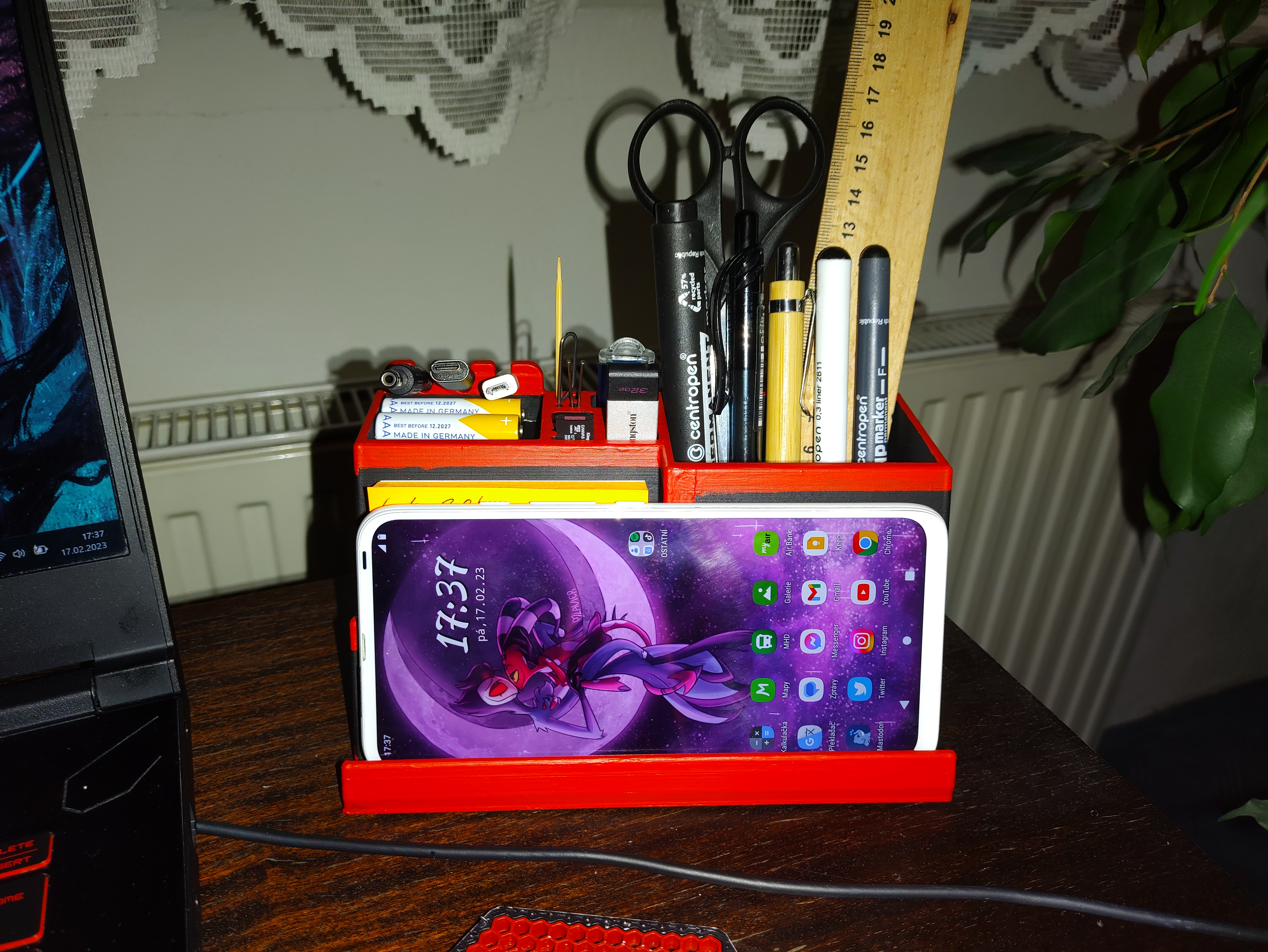 Desk organizer