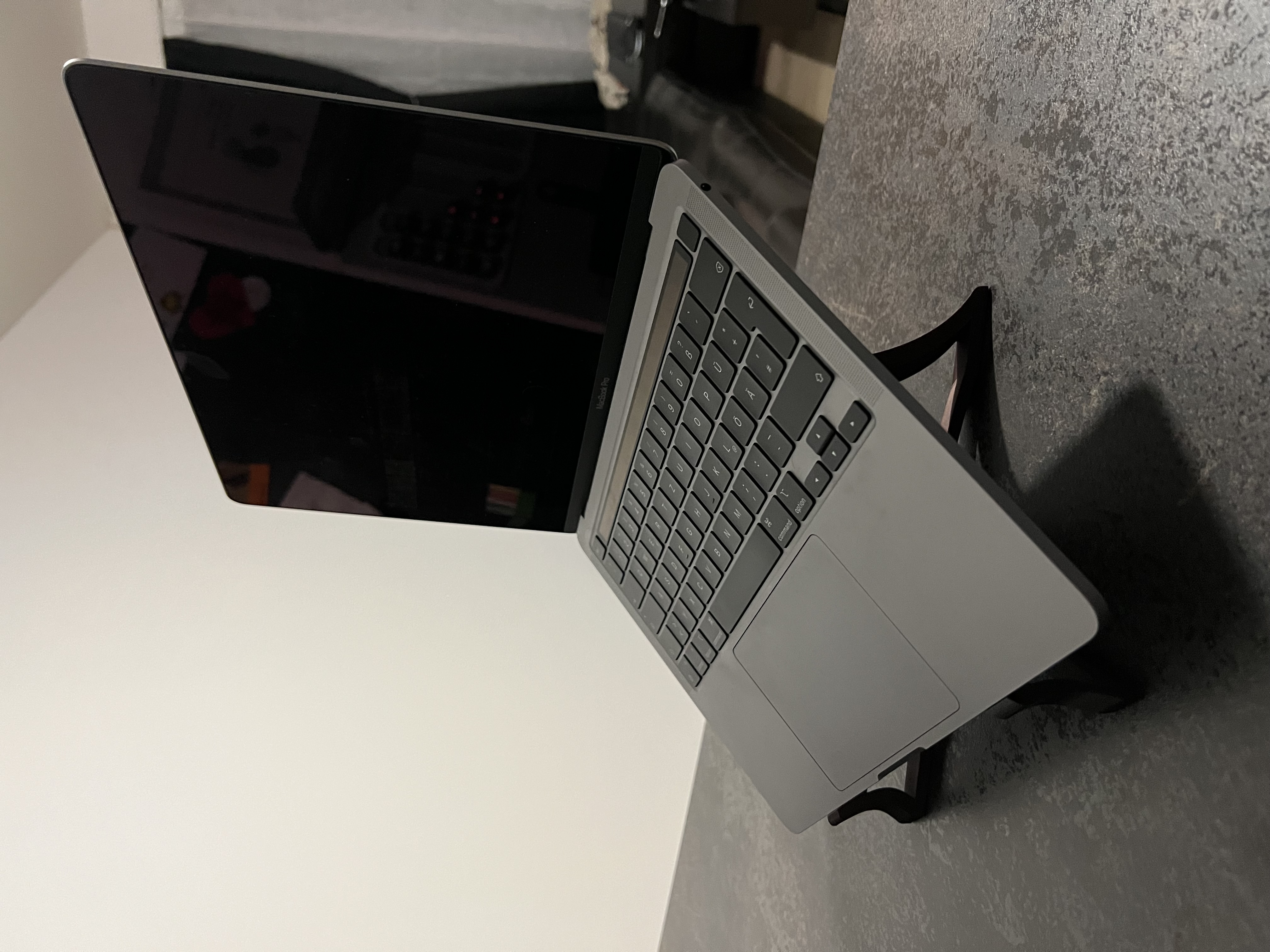 Stable and easy to print laptop stand