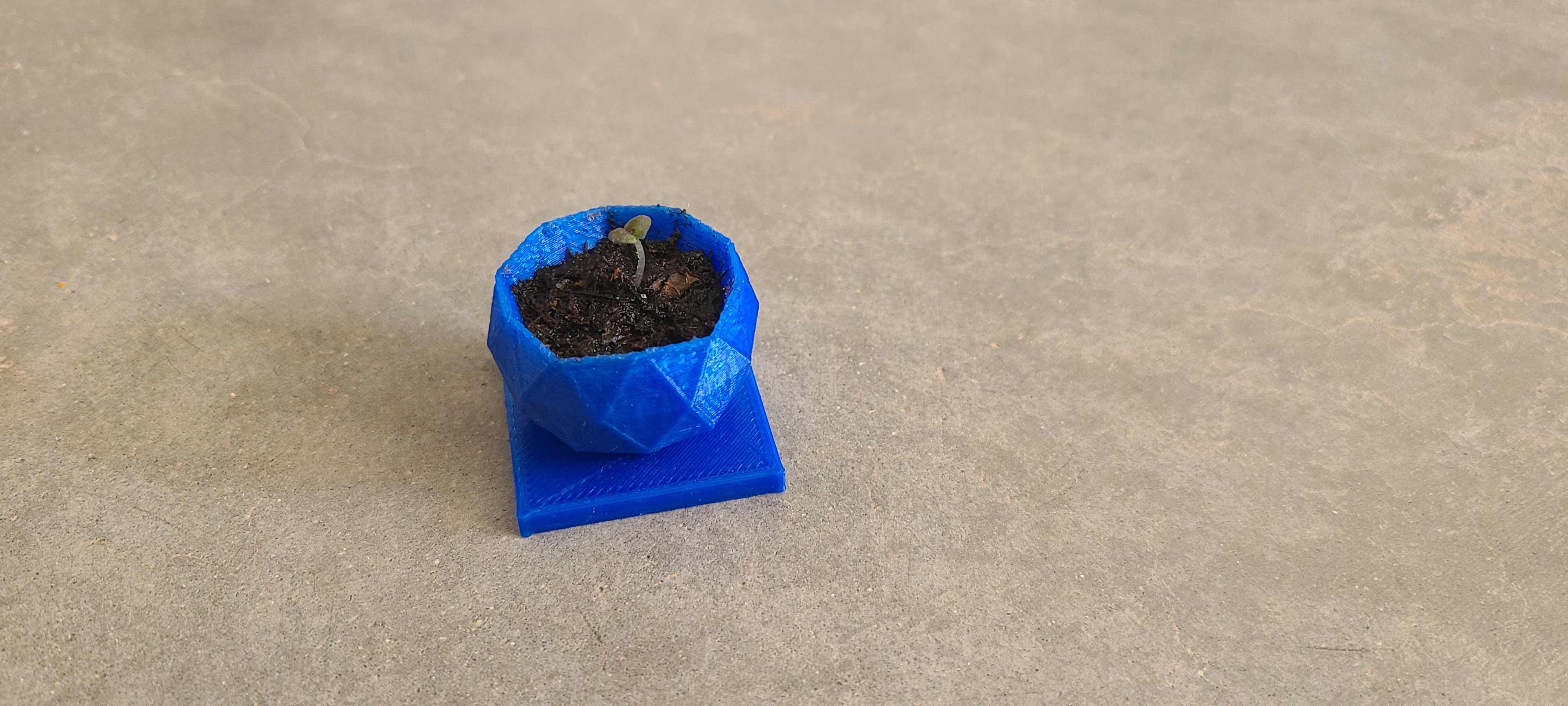 Miniatura 2 do modelo 3D Basic flower pot.