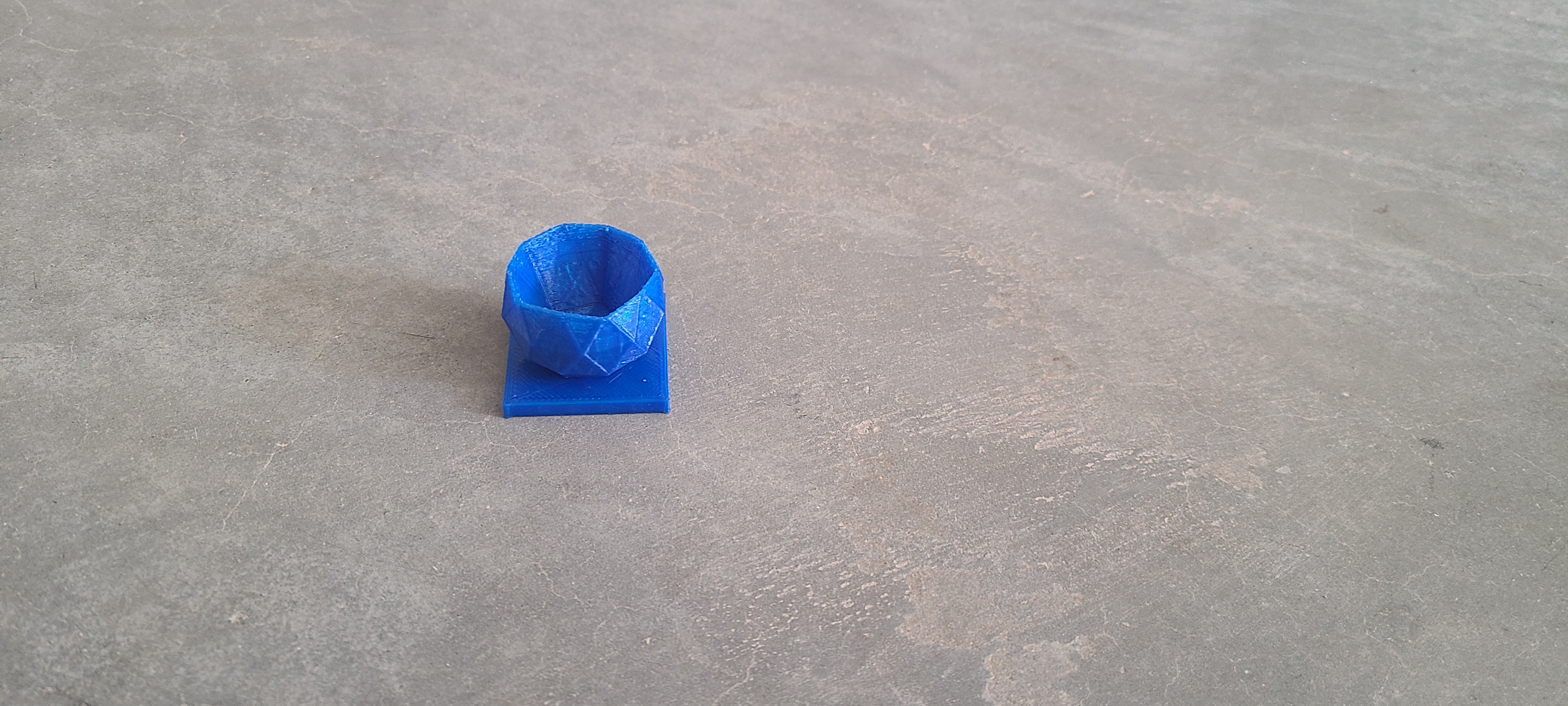 Miniatura 3 do modelo 3D Basic flower pot.
