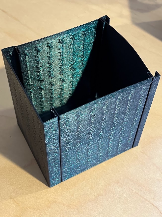 MTG commander windowed deckbox vase mode - Phyrexian compleat