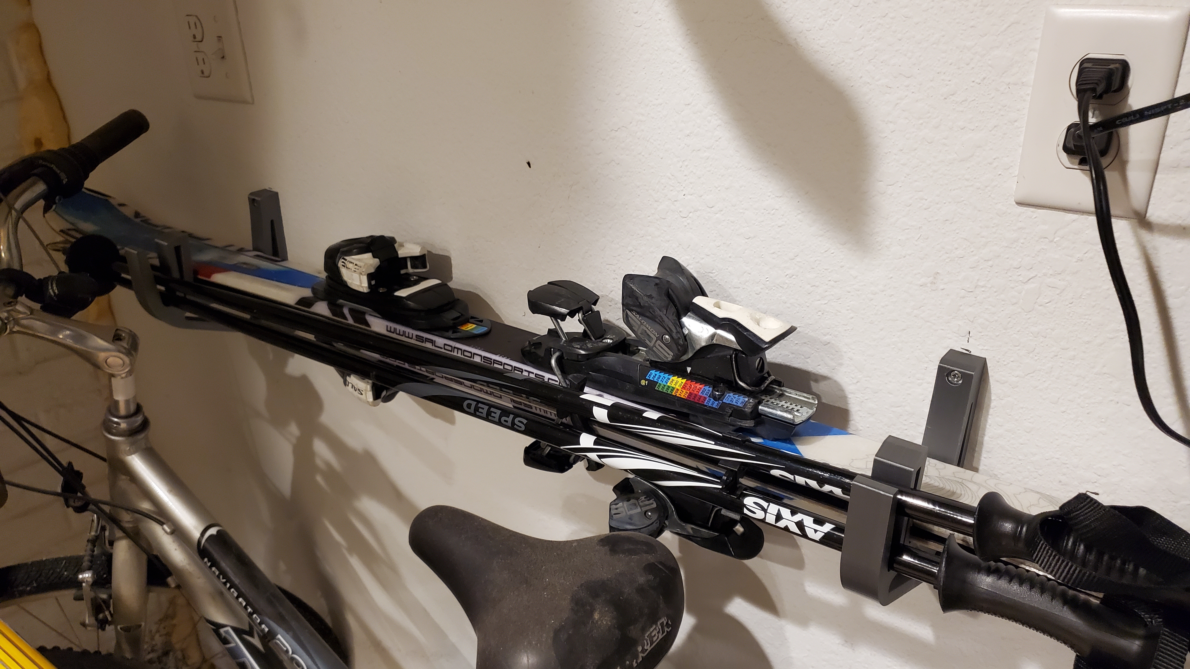 Miniatura 3 do modelo 3D Ski and Pole Wall Mount