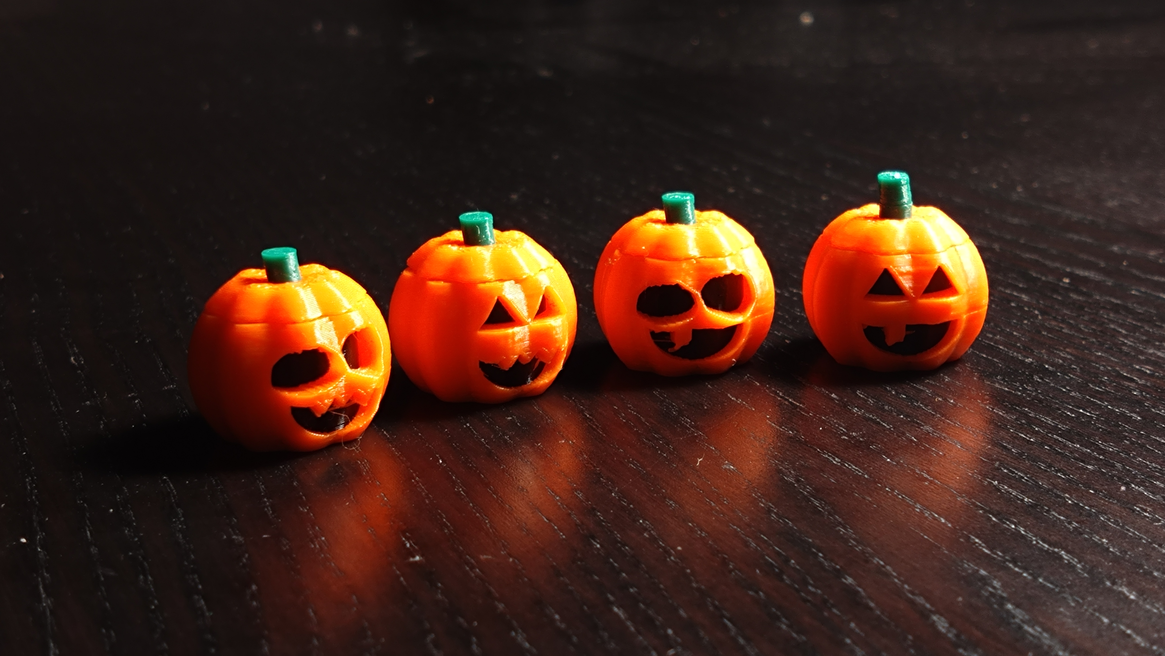 Miniatura 4 do modelo 3D Mini pumpkin with face