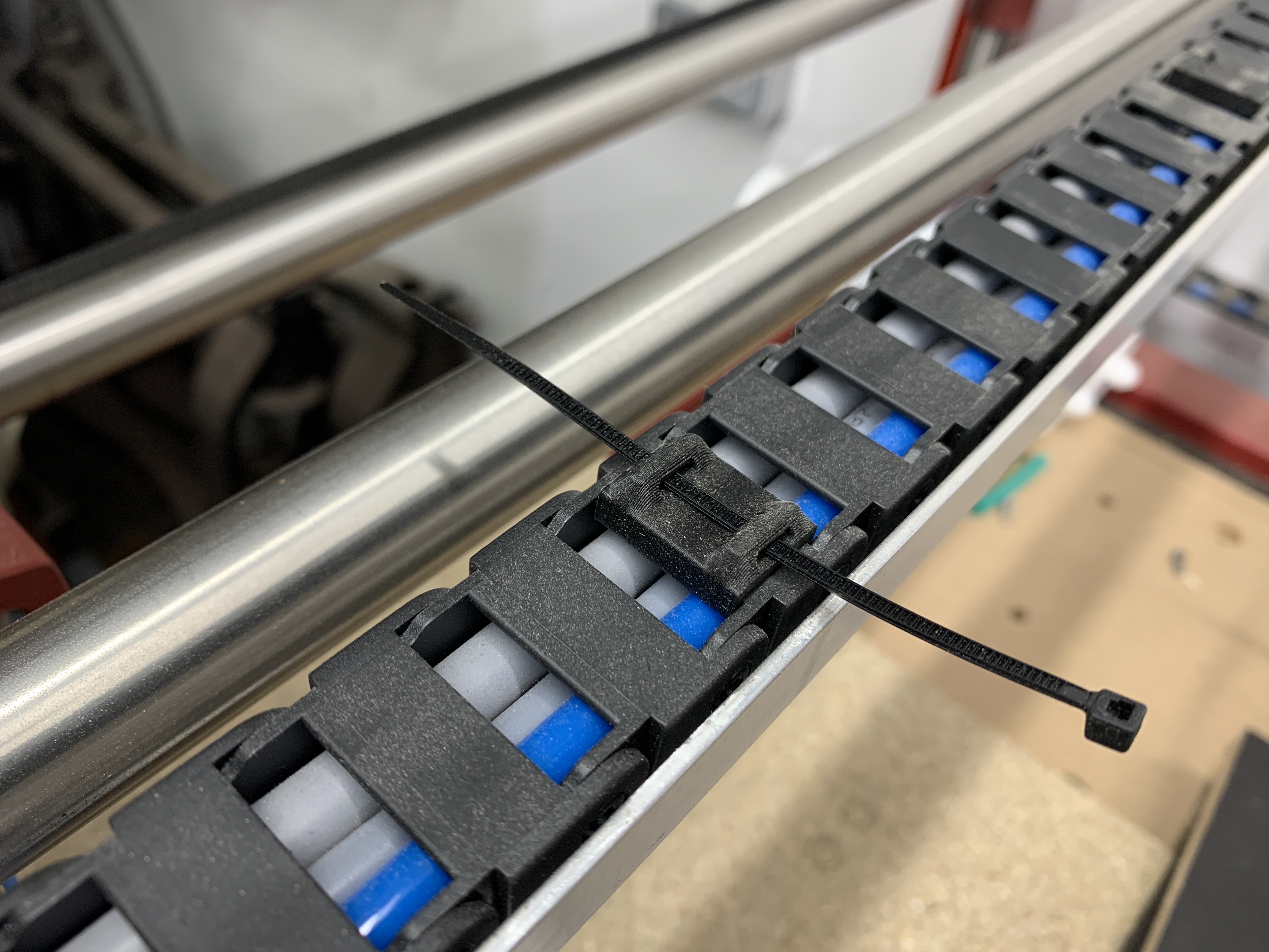 Clip on support for cable chain (Schleppkette)