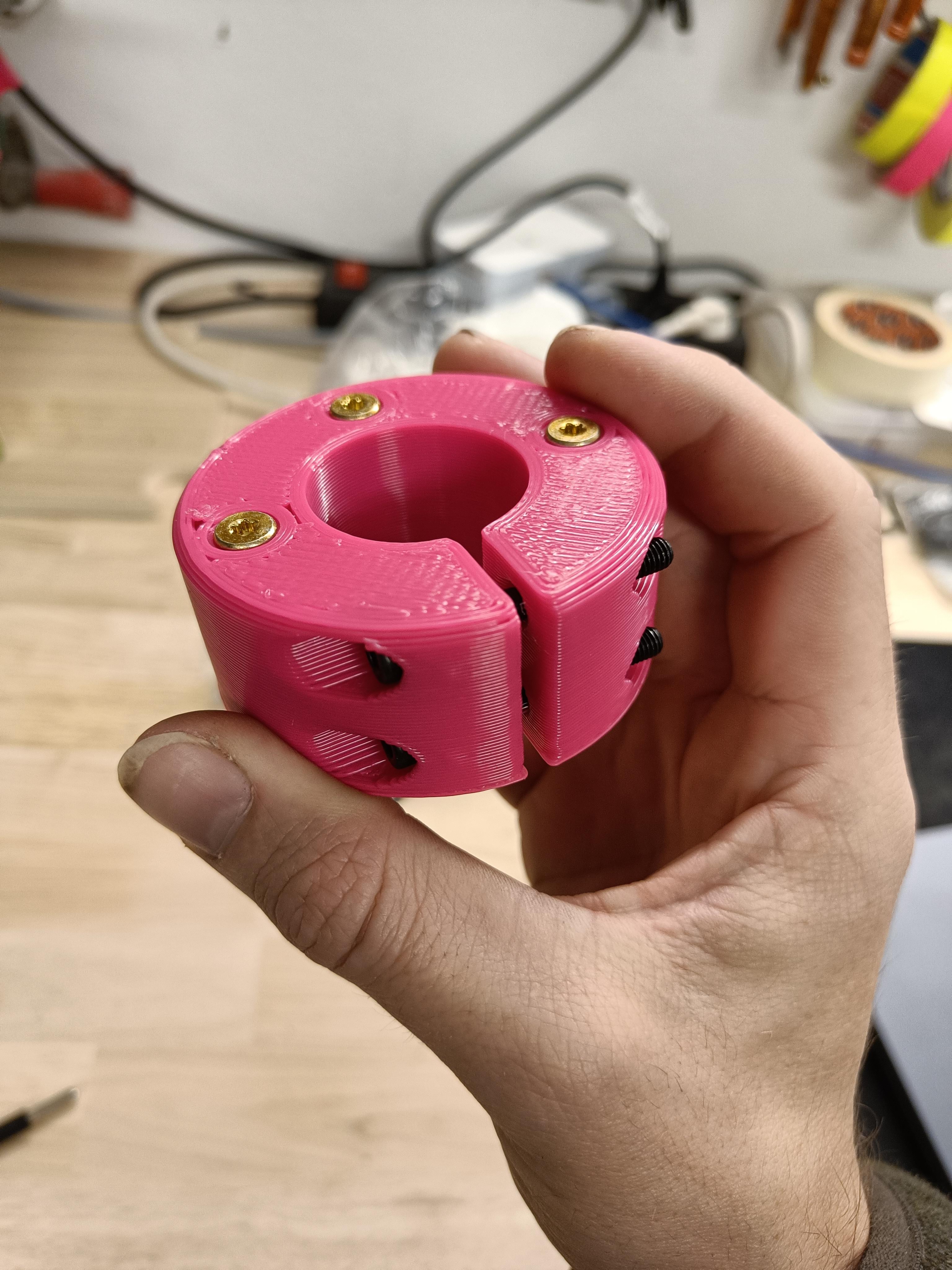 Miniatura 2 do modelo 3D Pull up bar mount