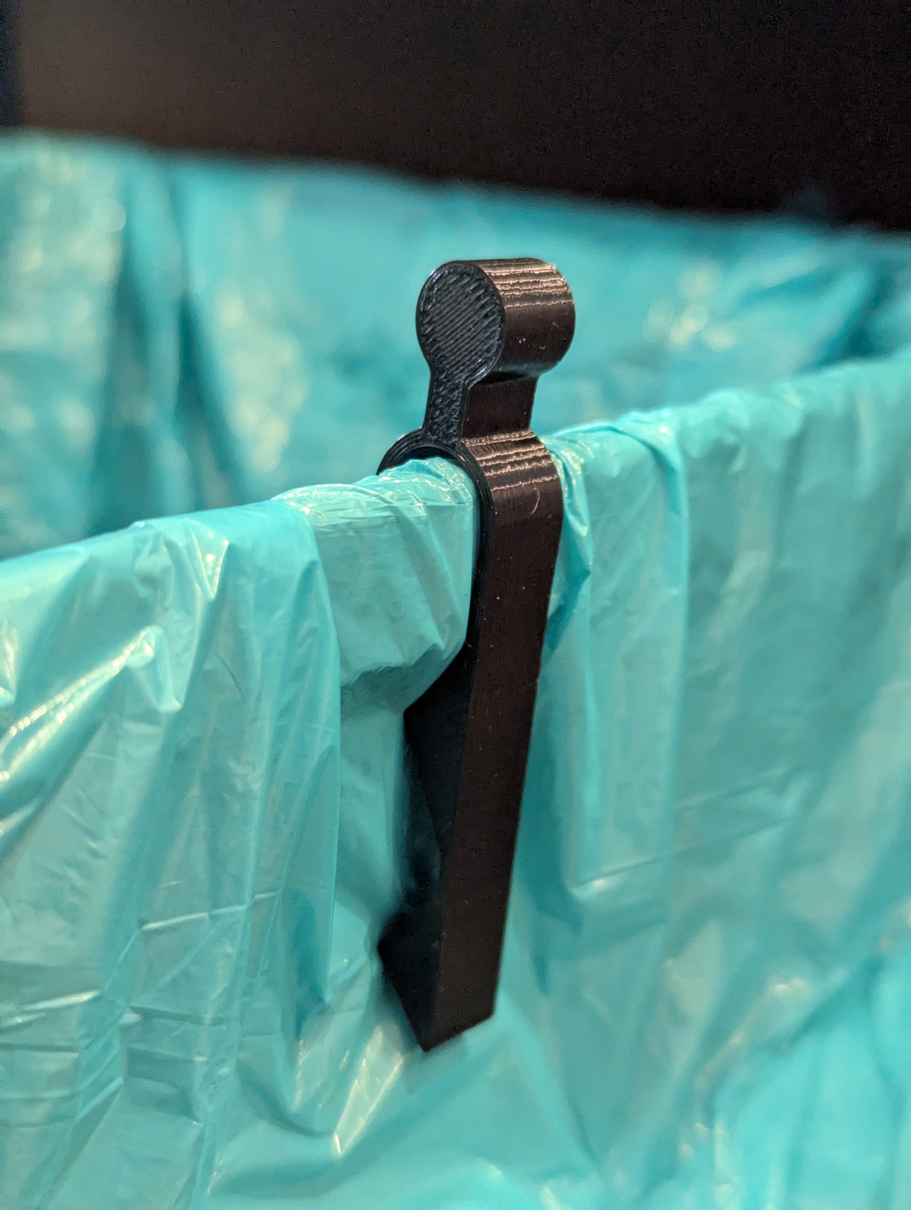 Trash Bag Clip with Handle