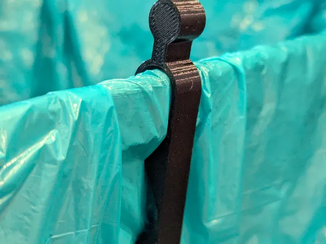 Trash Bag Clip with Handle
