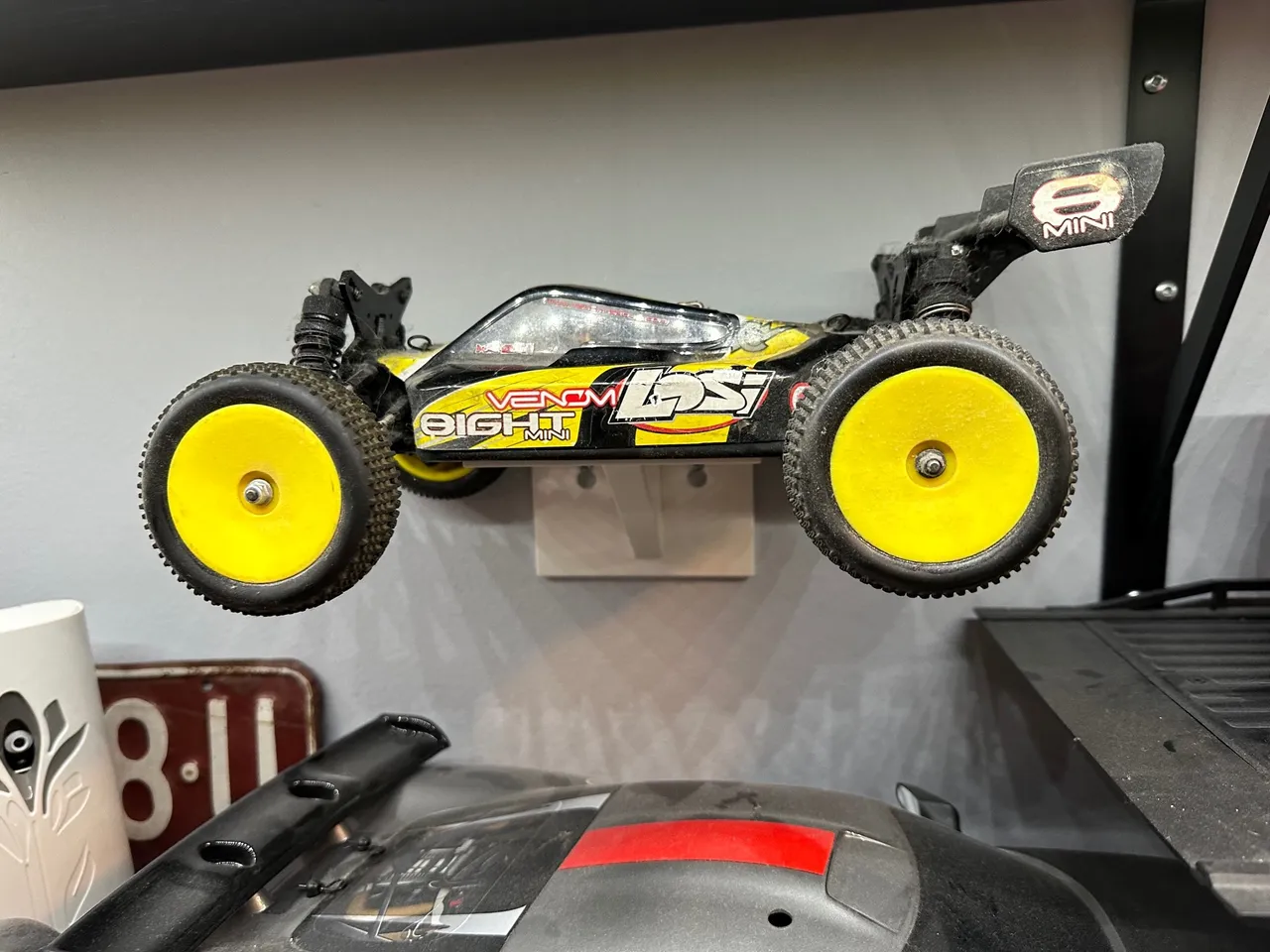 Small RC car shelf for 11/16 and 1/10 on road cars by willyz99 ...