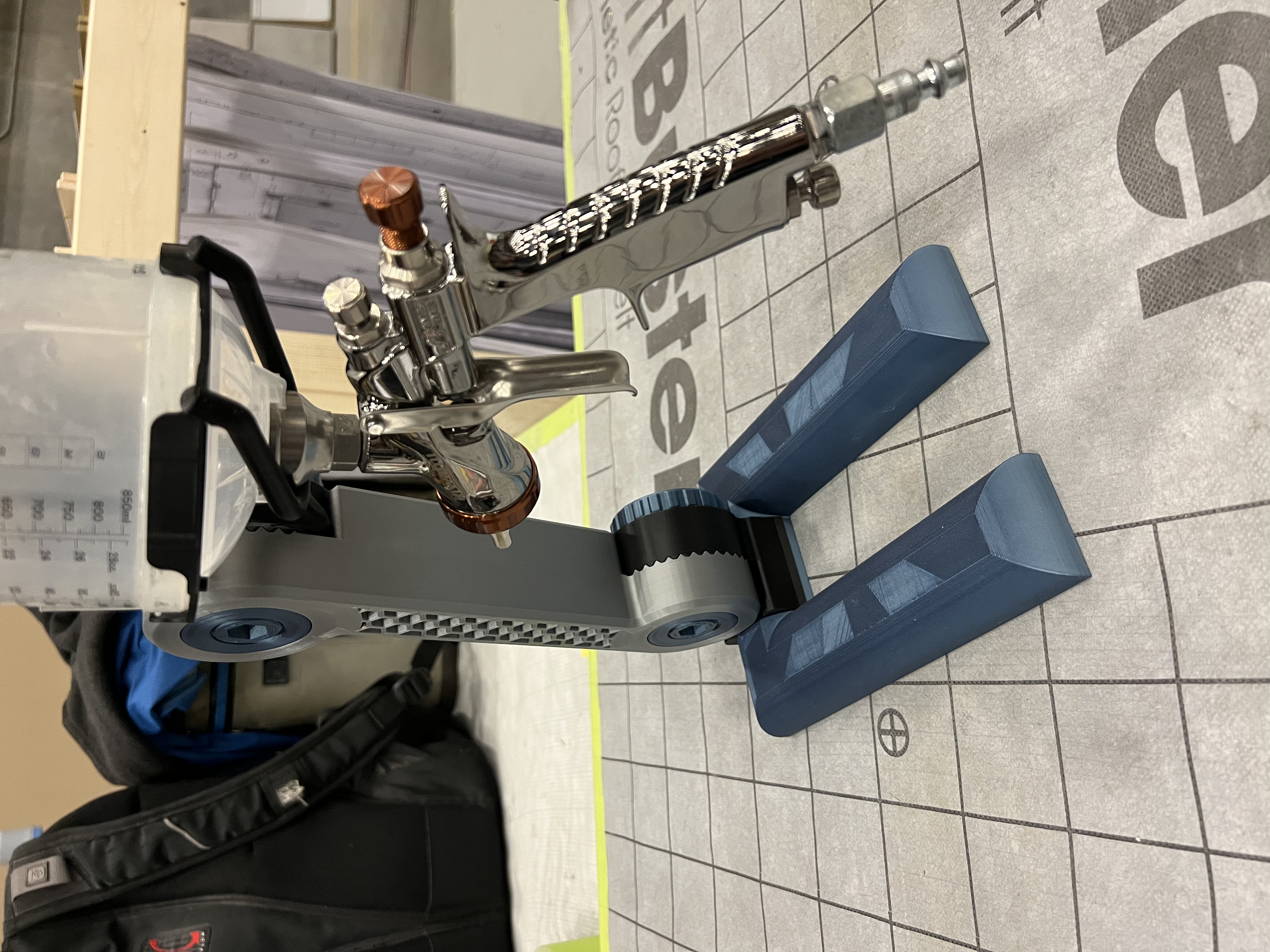 Articulating Spray Gun Stand