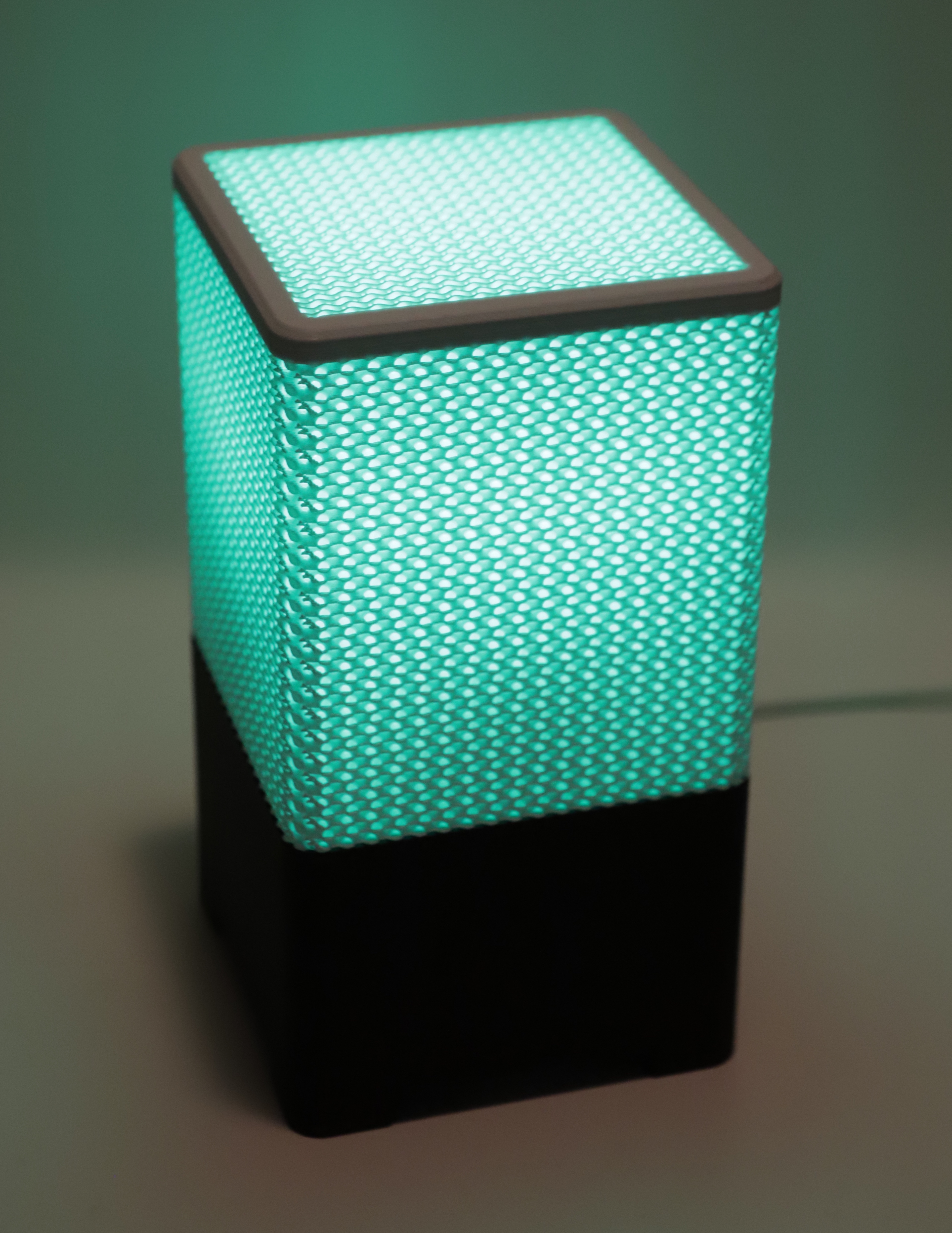 Miniatura 4 do modelo 3D Gyroid LED Lamp (Parametric)