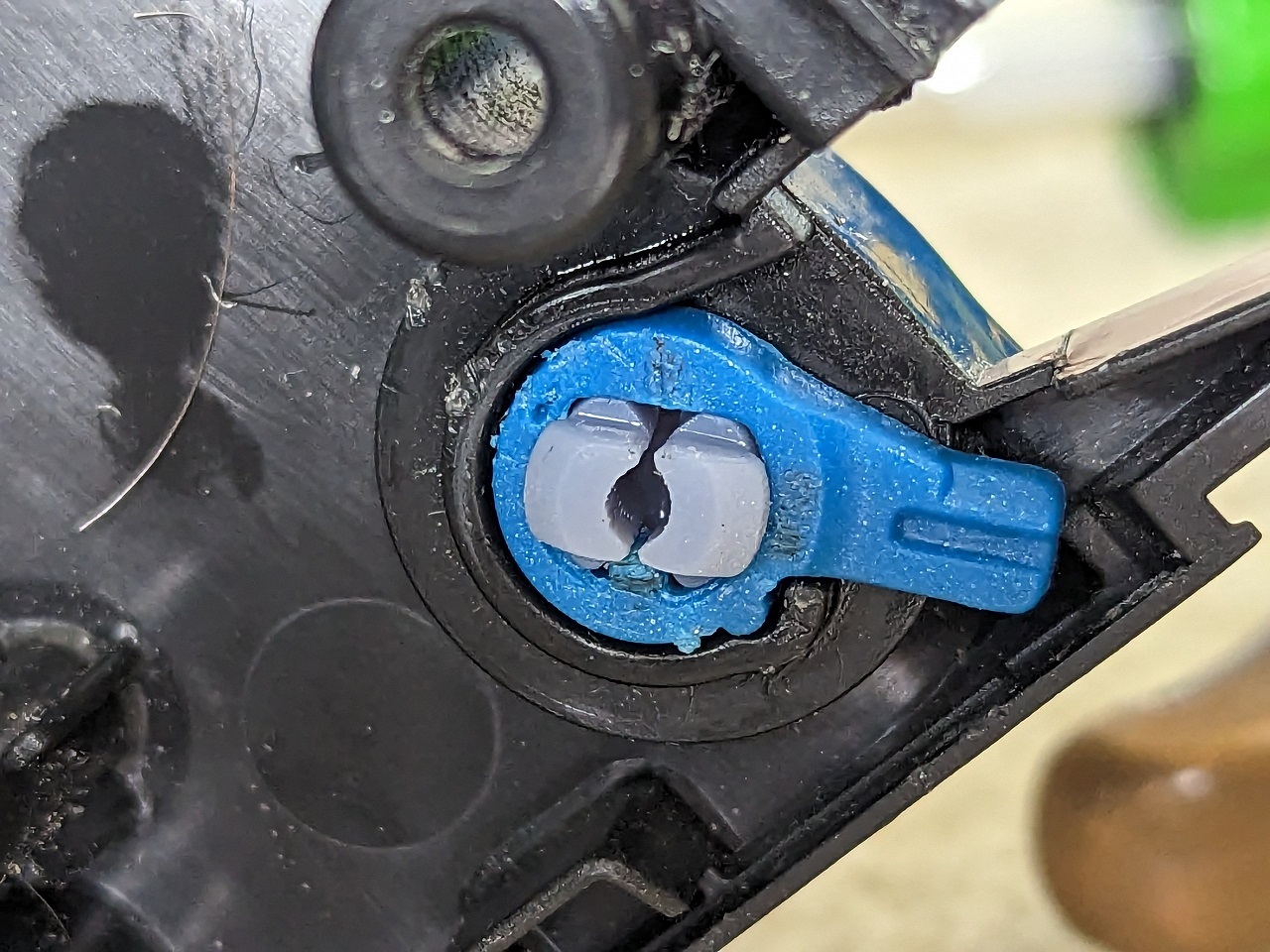 Shark vacuum soleplate lock by Julius3E8 Download free STL model