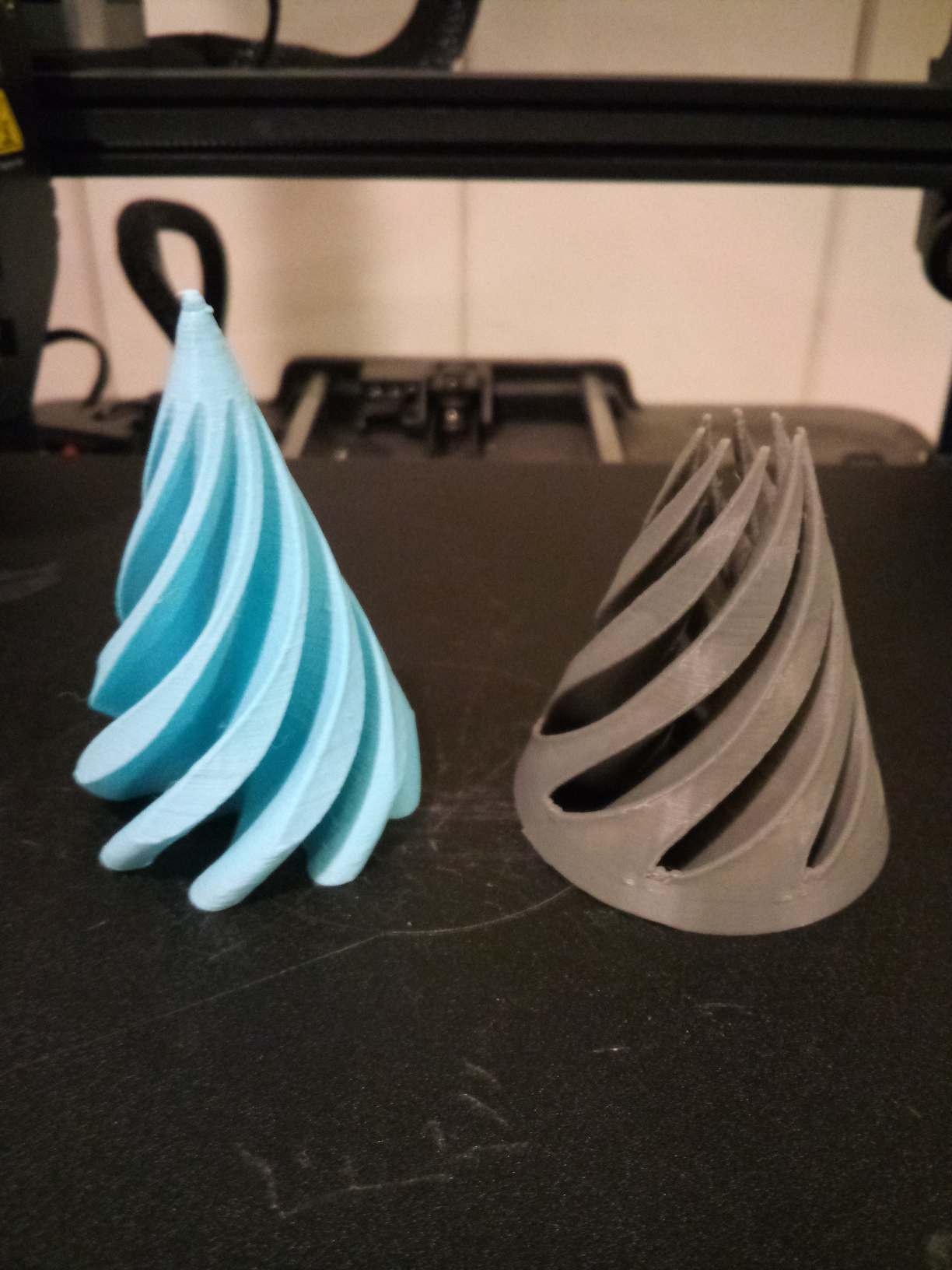Miniatura 2 do modelo 3D Impossible Passthrough Cone
