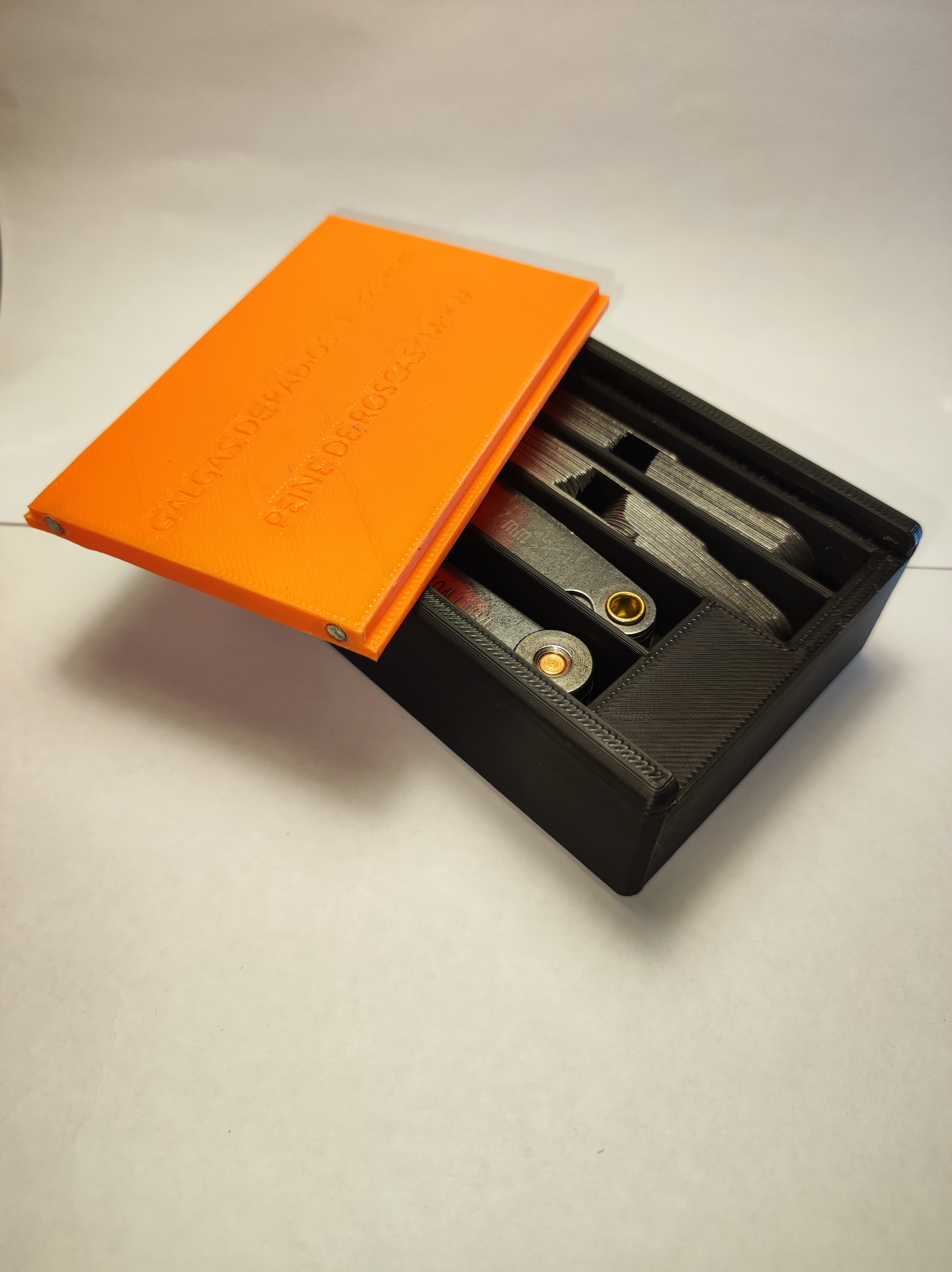 Caja para galgas de radio y peine de roscas. 3D model