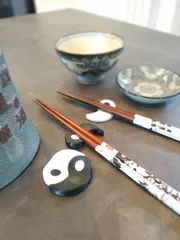 Magnetic Yin & Yang Chopstick Holder Set