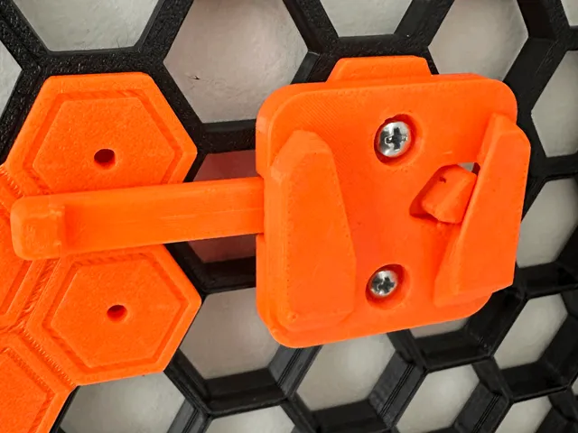 V-lock plate for honeycomb wall