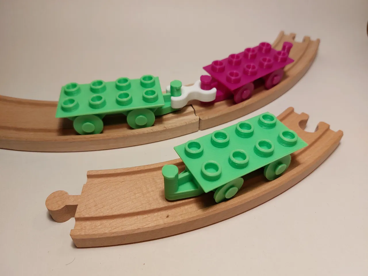 Duplo/Brio Car (for Wooden Train Tracks) with coupler system by