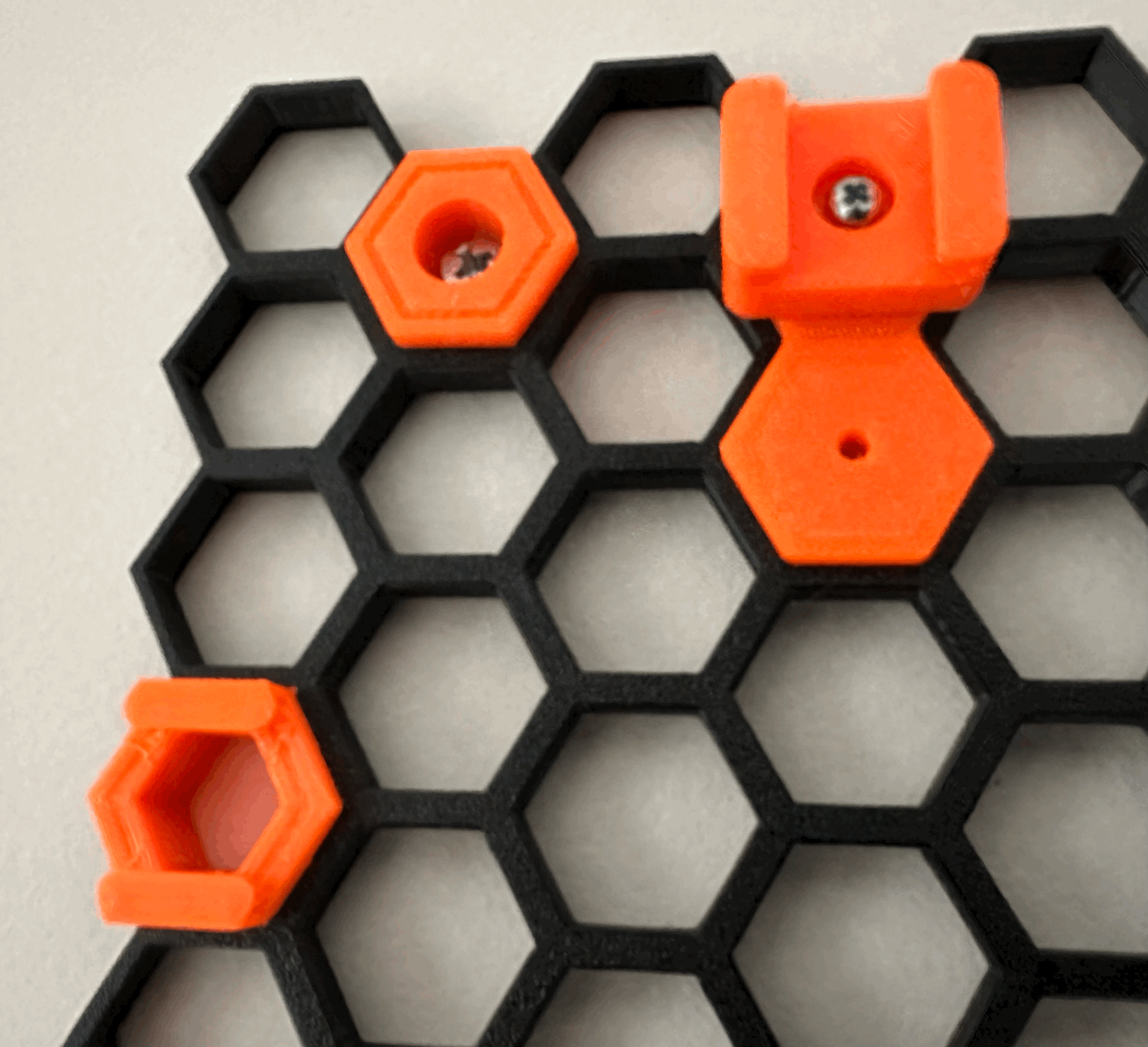 Hotshoe for honeycomb wall