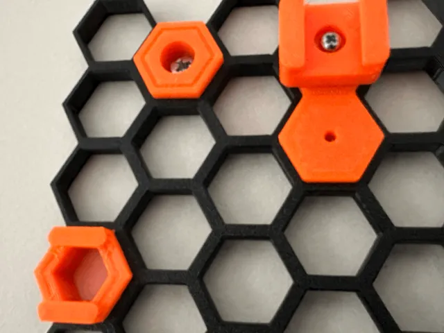 Hotshoe for honeycomb wall