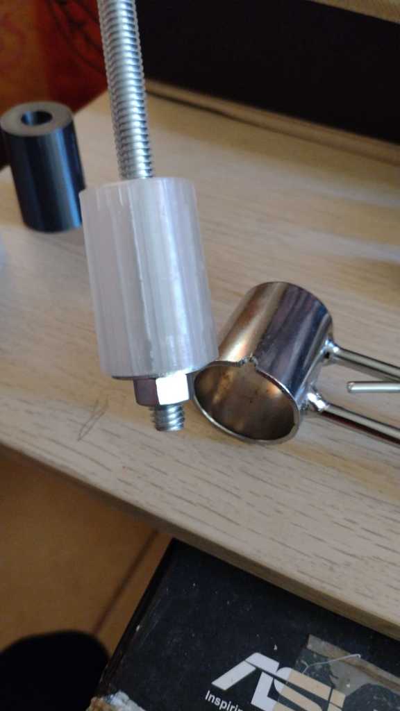 Wire shelving spacer