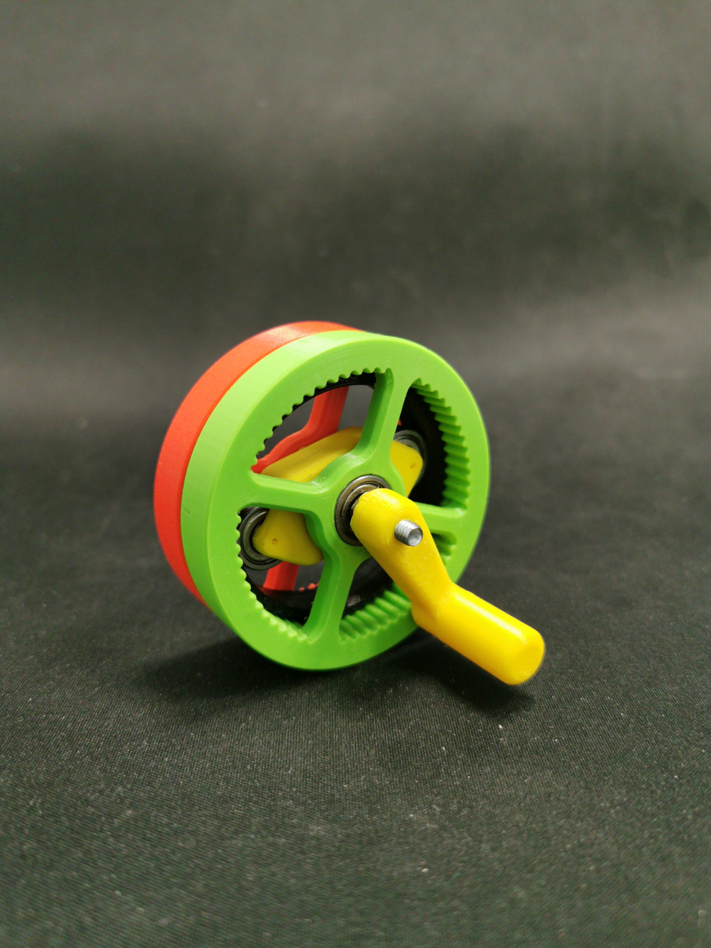 Harmonic drive toy