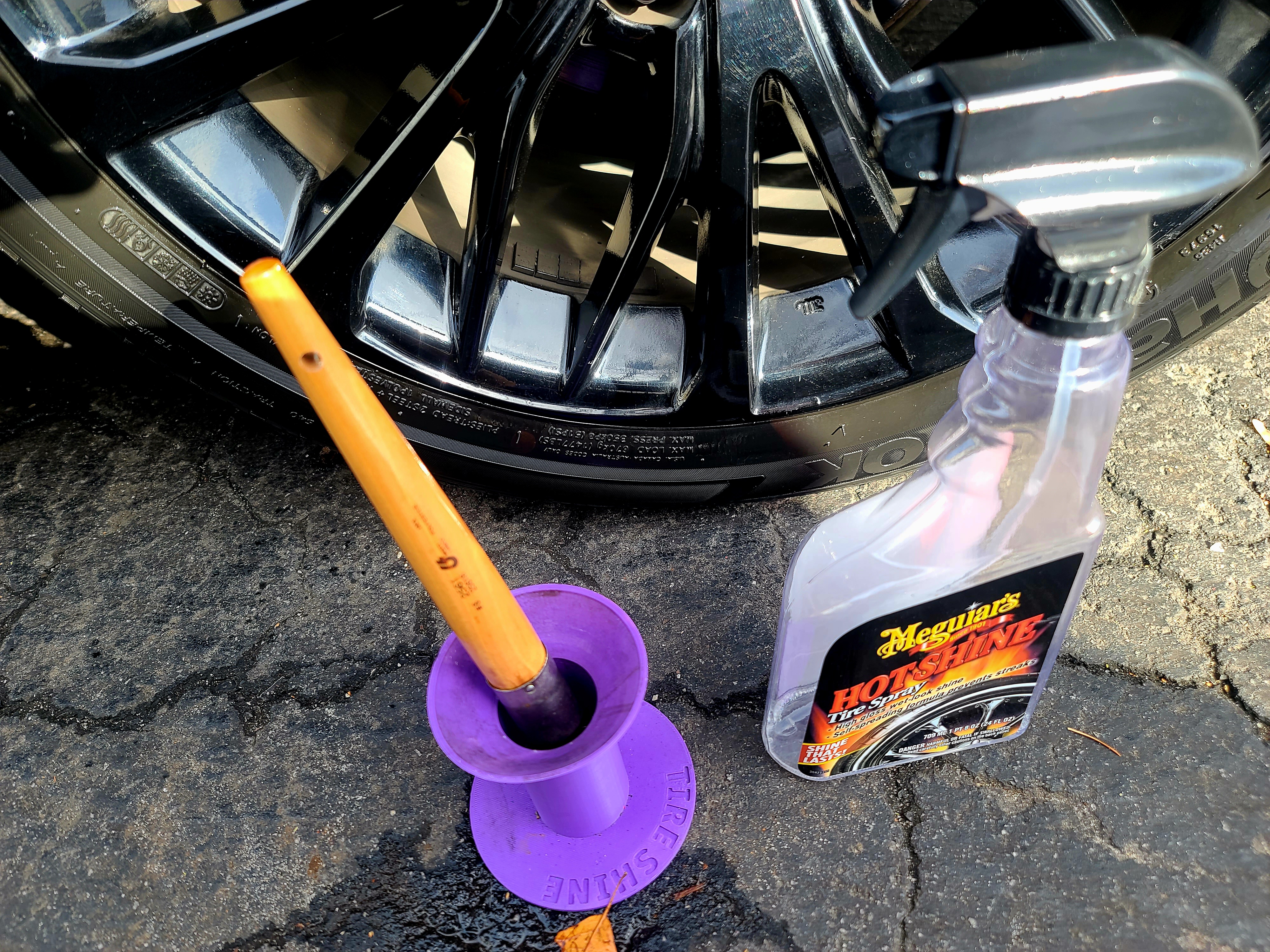 Tire dressing cup