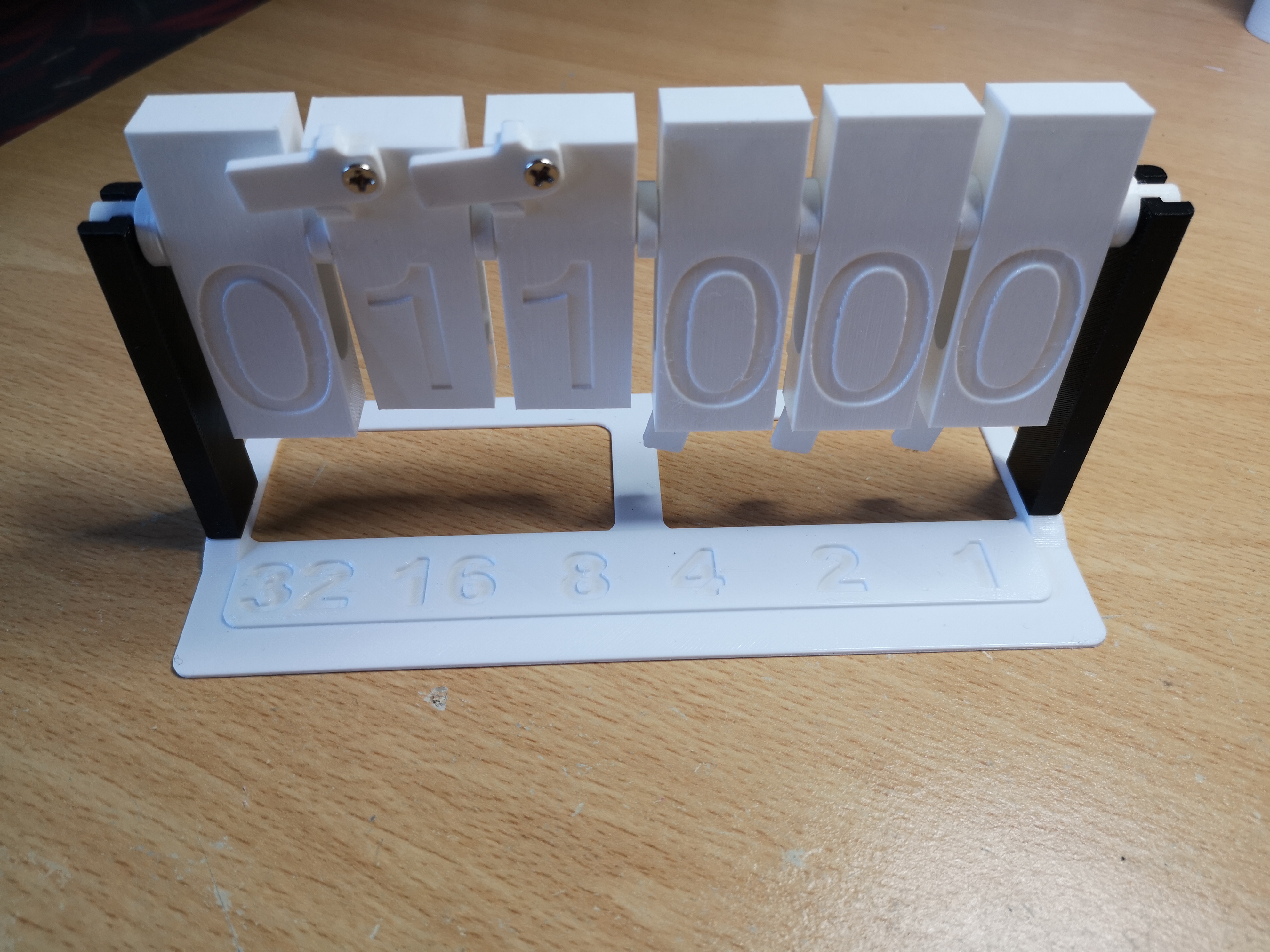 Miniatura 2 do modelo 3D 3D printable binary counter