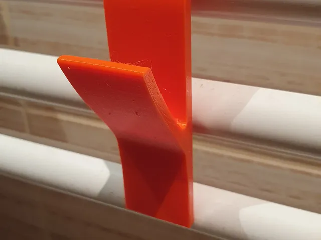 Věšák na topení, Peg on heater