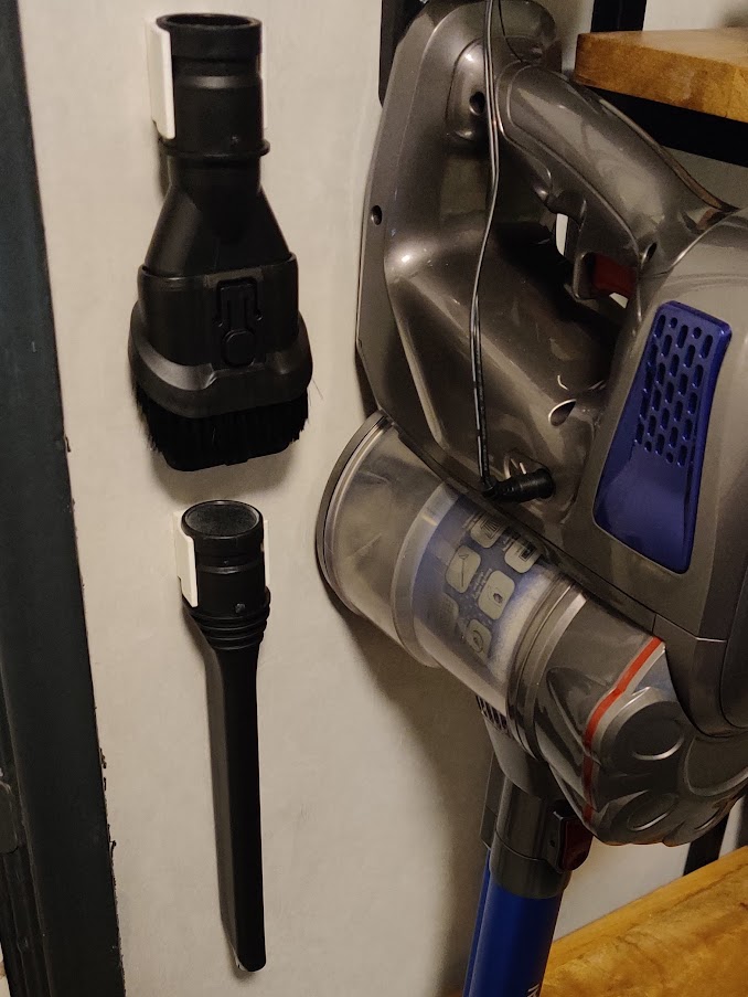 hyundai vacuum accessories holder wall mount by Michel Veenstra