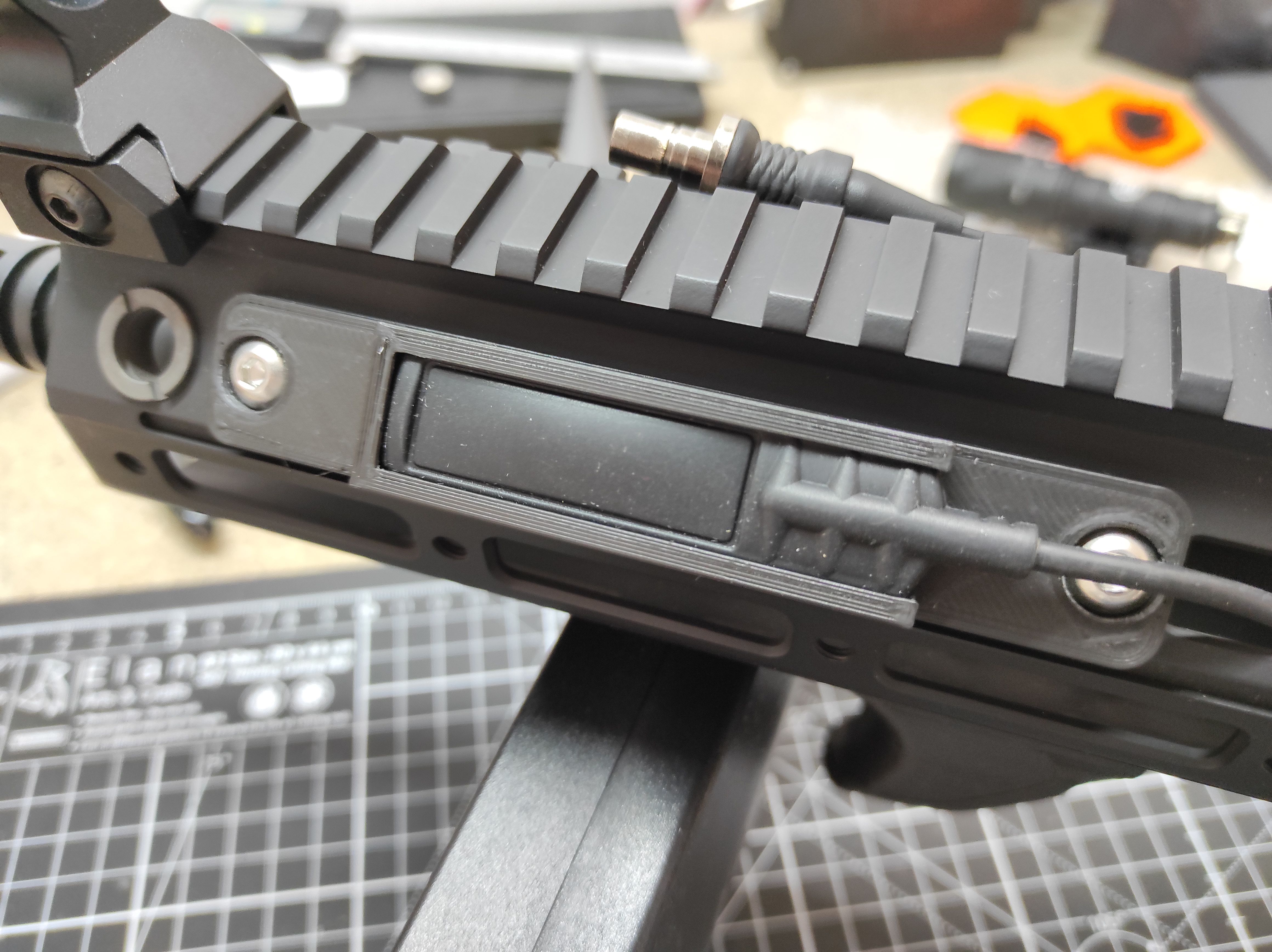 Miniatura 4 do modelo 3D Momentary switch bracket