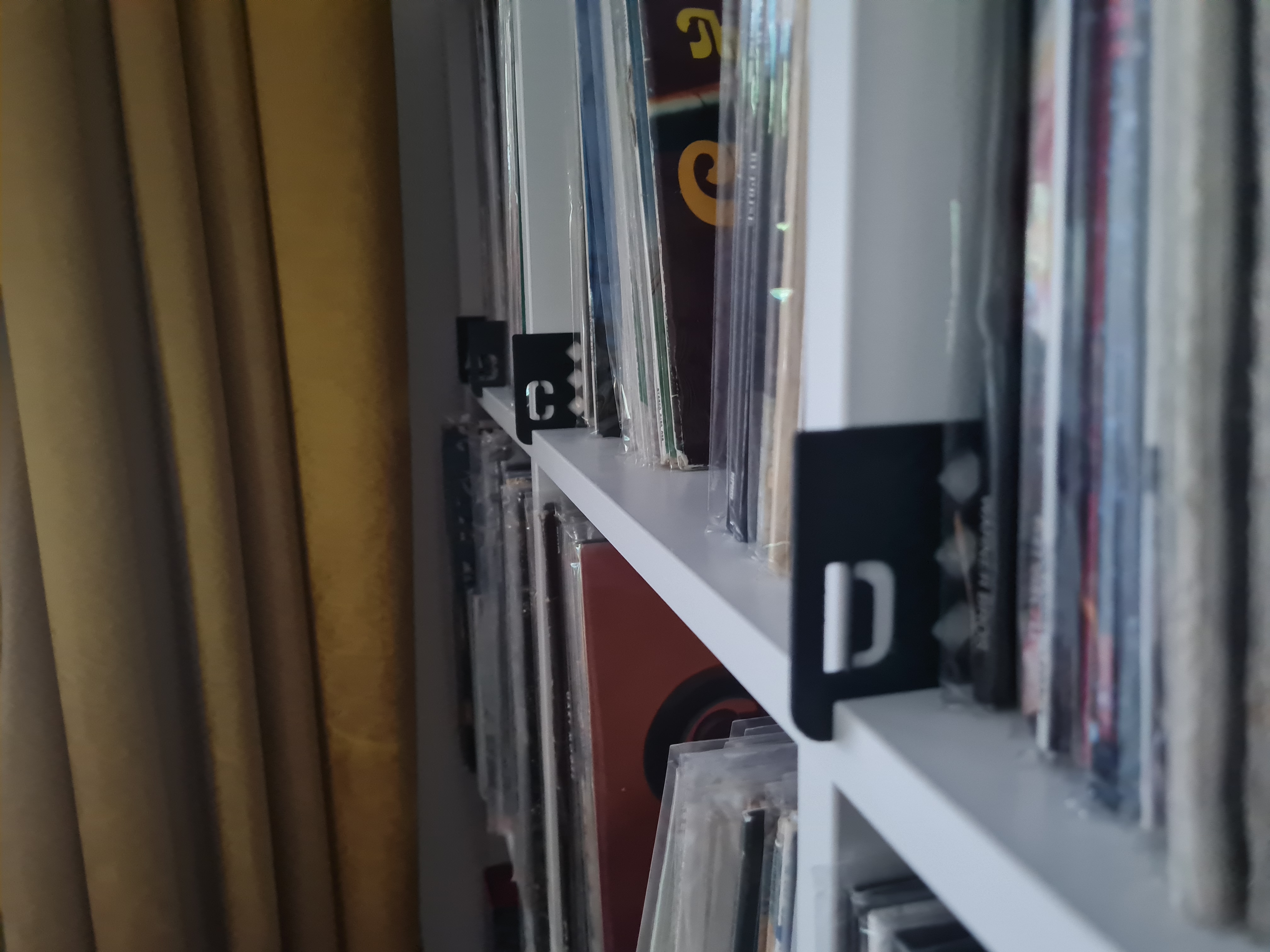 Vinyl record dividers with MESH body