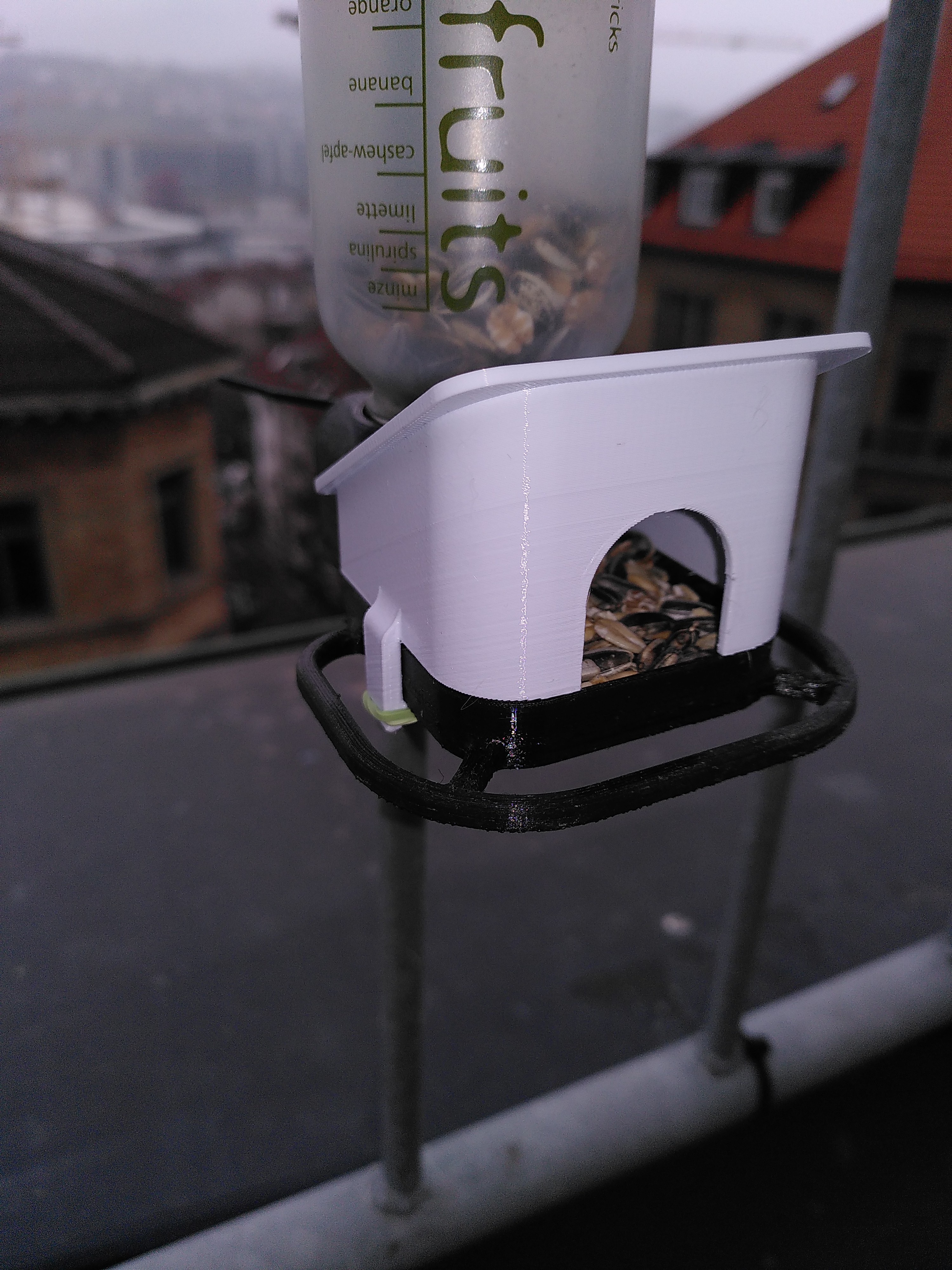 Roof for truefruits bird feeder