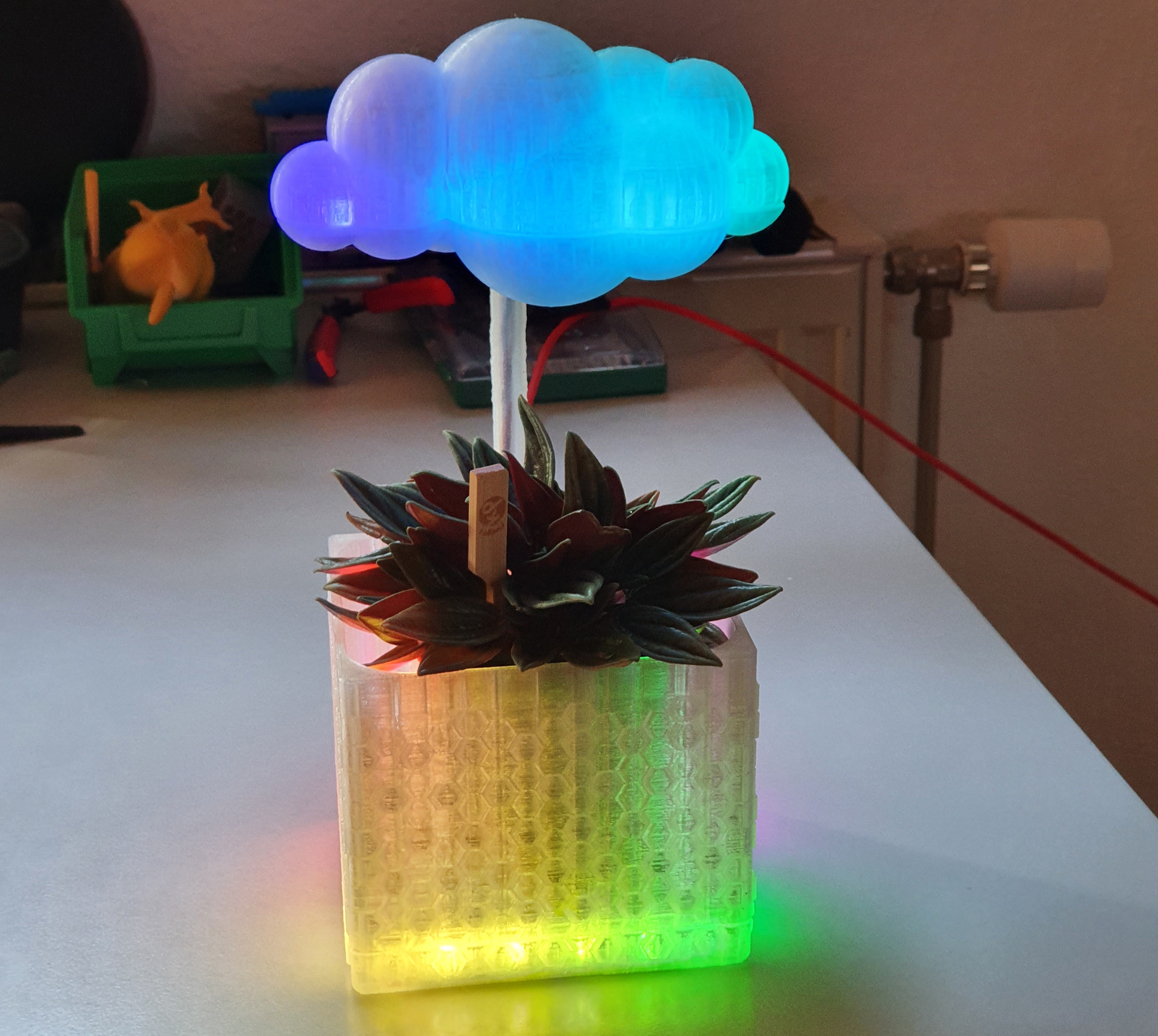 (Reactive Weather) Lamp Flower Pot