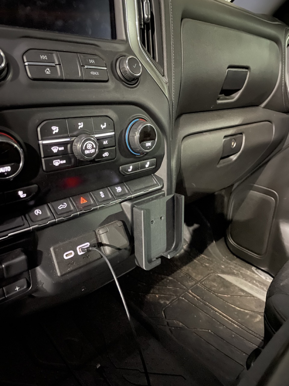 19' Silverado iPhone Mount — miniatura 3