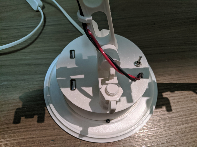 Miniatura 2 do modelo 3D Workbench Lamp