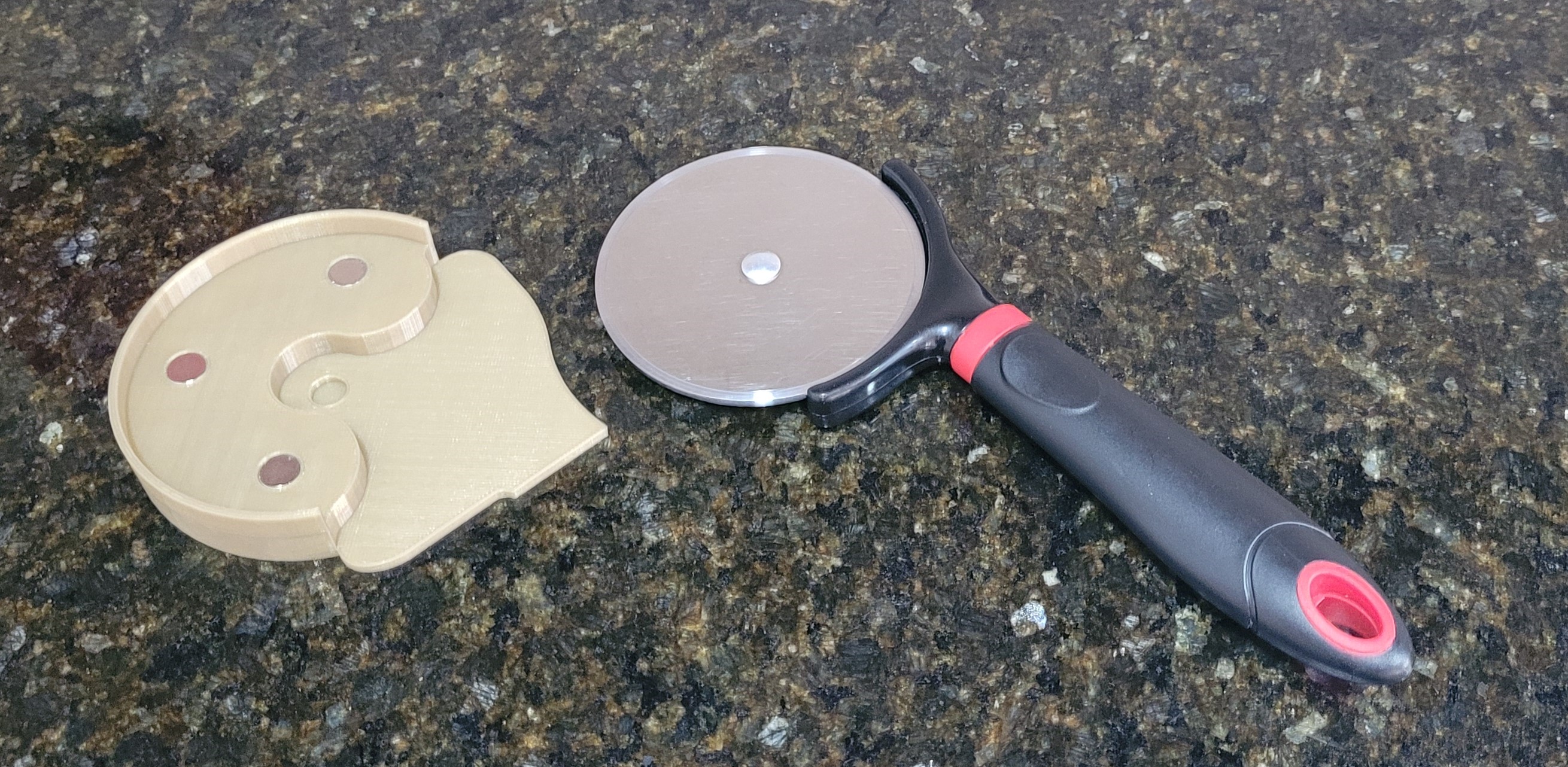 Soporte para cortador de pizza pizza cutter holder by KikeMaker