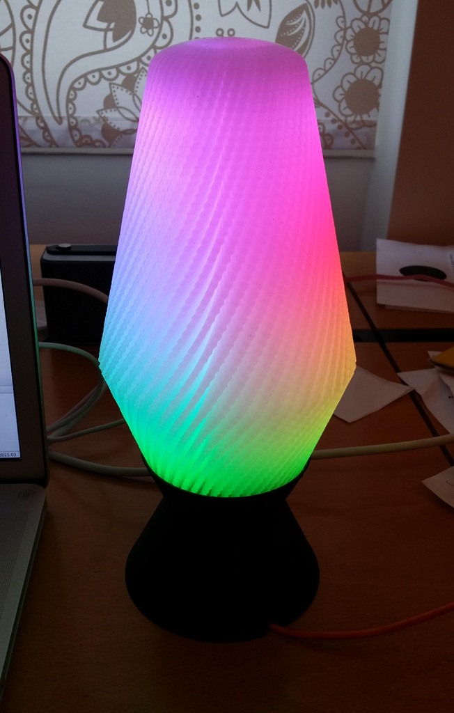 Miniatura 4 do modelo 3D A postmodern Lavalamp