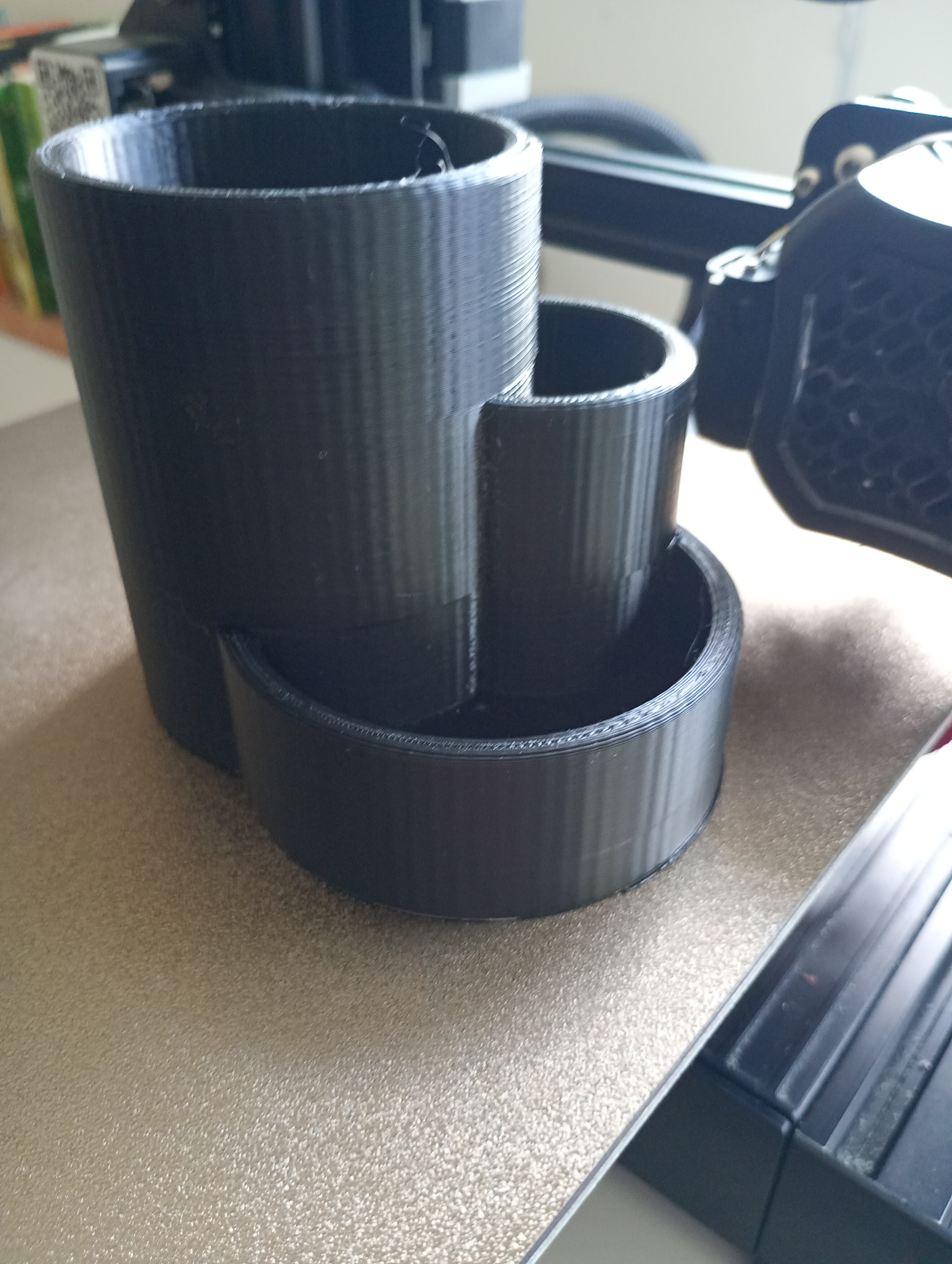 Modern Desk Oranizer Circular 3D model