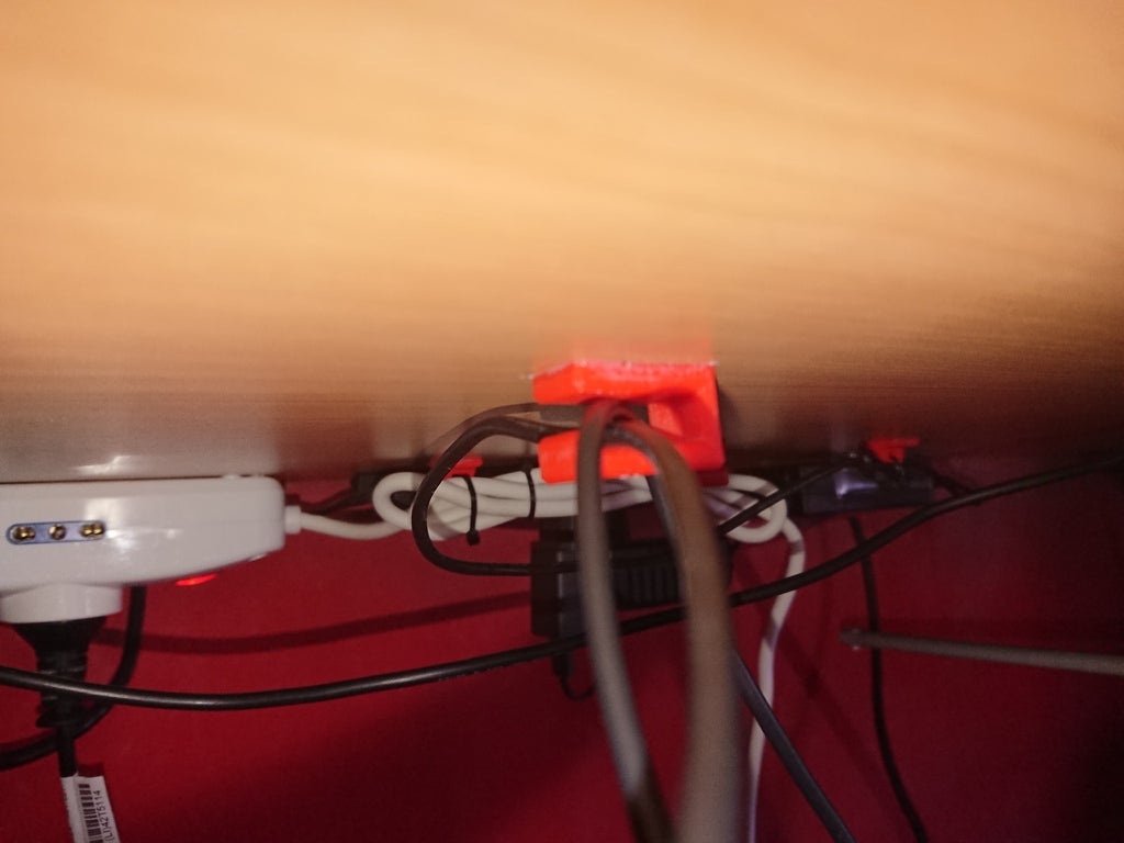 Miniatura 4 do modelo 3D Cable holder (clip, zip-tie)
