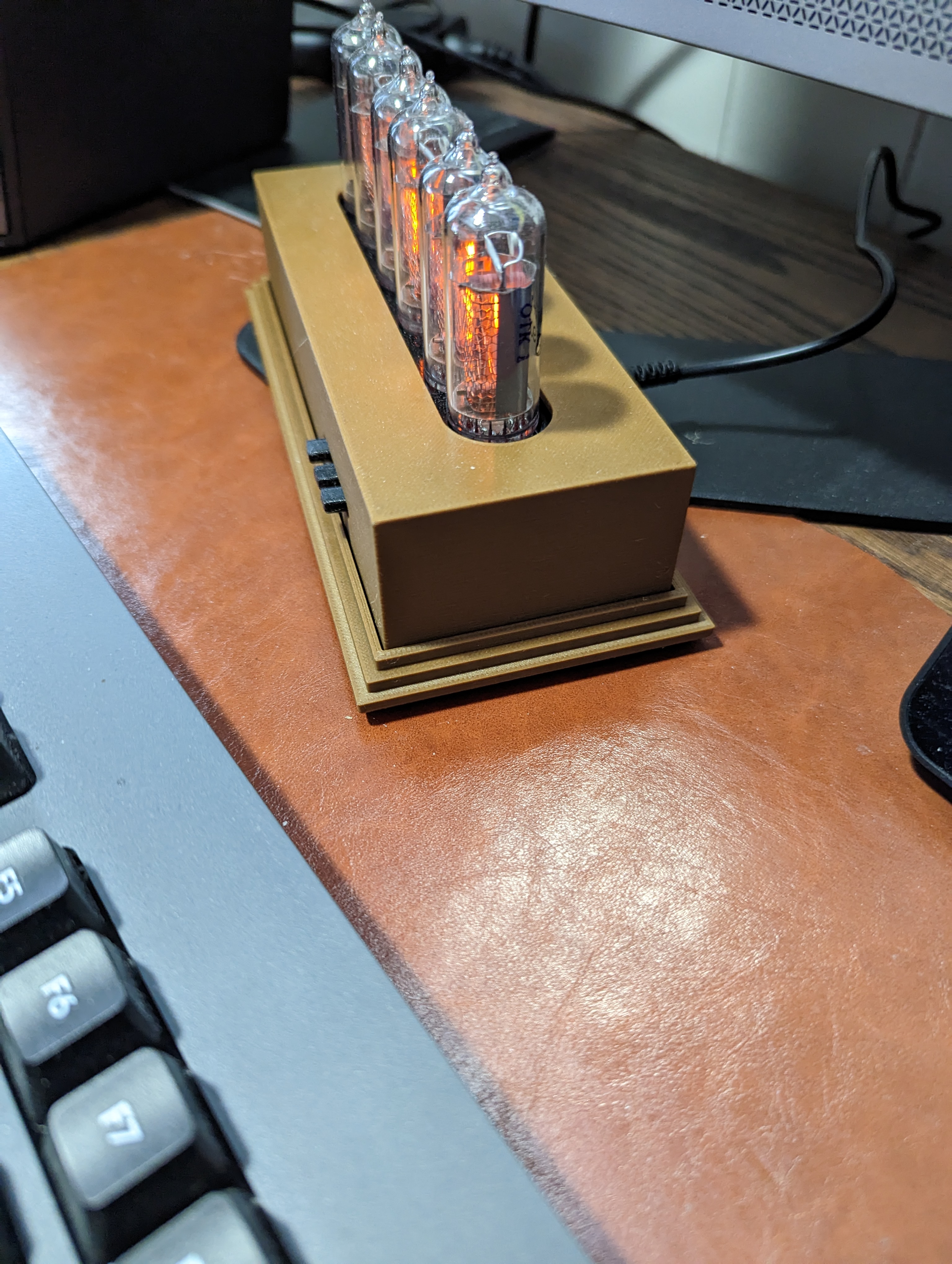 Miniatura 2 do modelo 3D IN-14 Nixie Clock case