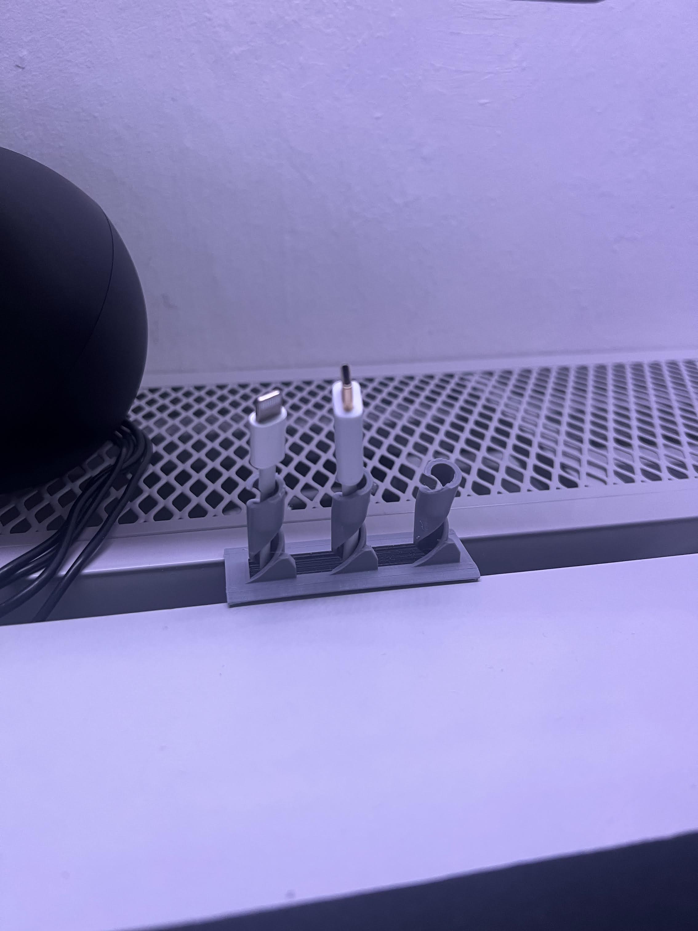 IKEA UTESPELARE GAMING DESK USB CABLE HOLDER