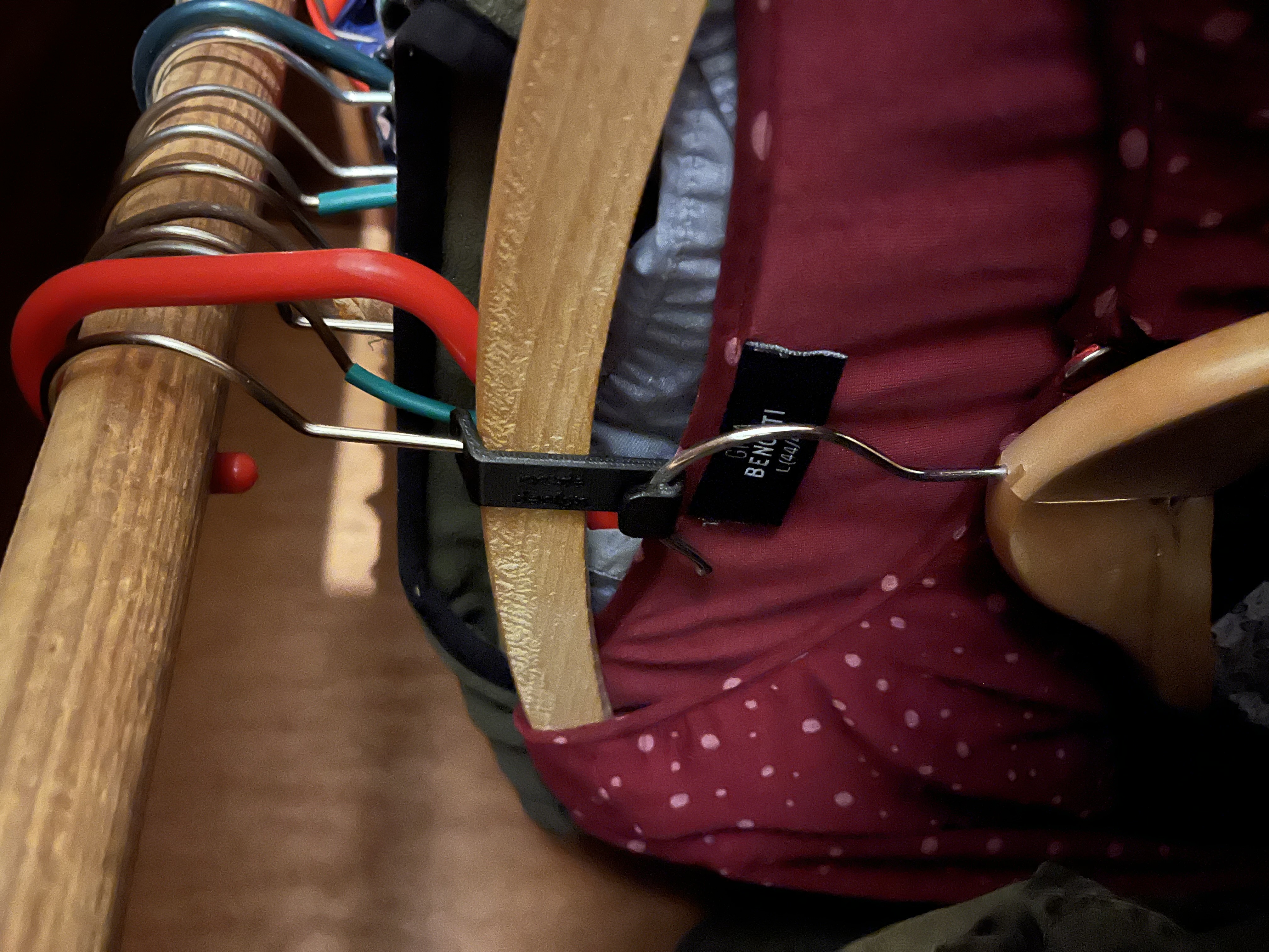Hook on hanger, space saving hook in wardrobe / háček na ramínko do šatní skříně pro úsporu místa