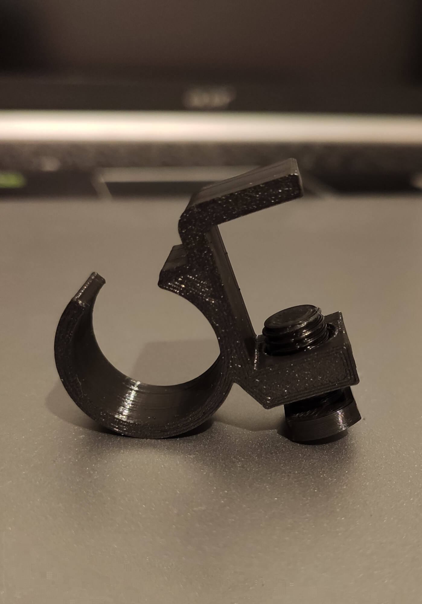 Miniatura 4 do modelo 3D Desk cable management clips