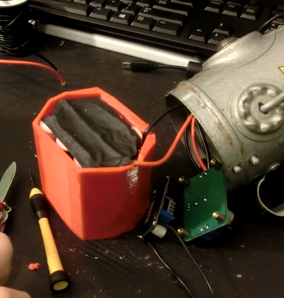 Lithium Ion 18650 holder for 1950s Delta "PowerLite" LED flashlight mod