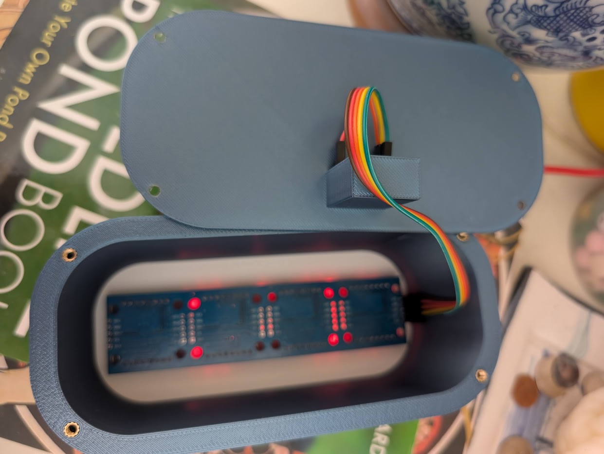 Miniatura 5 do modelo 3D Clock with Matrix Display
